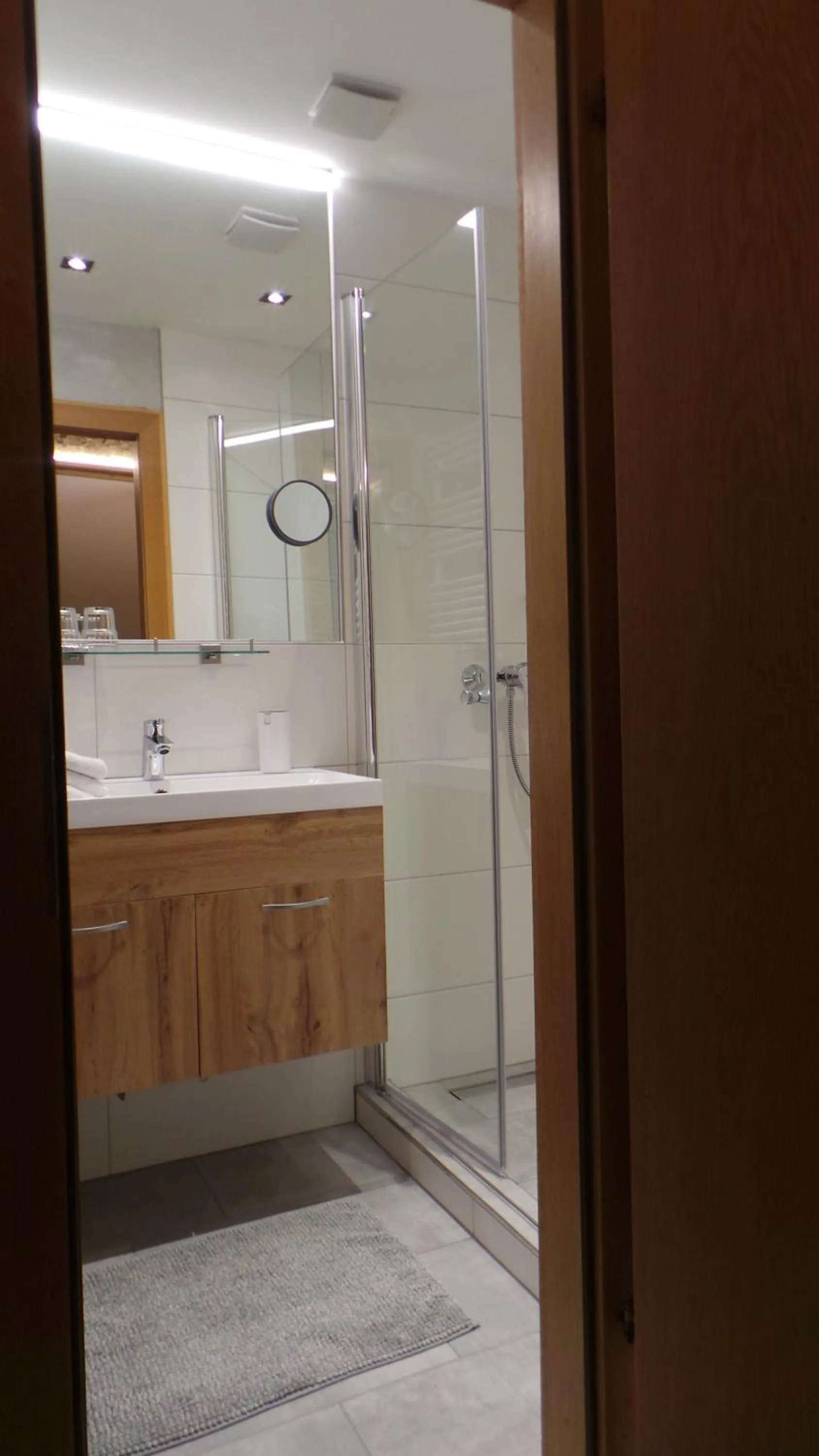 Shower in Haus Groder