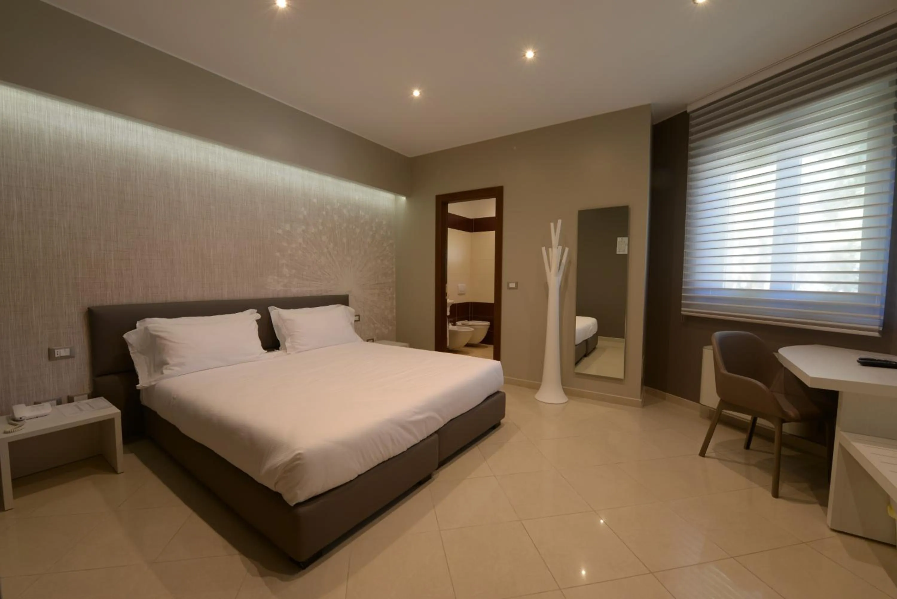 Shower, Bed in Imperiali Hotel