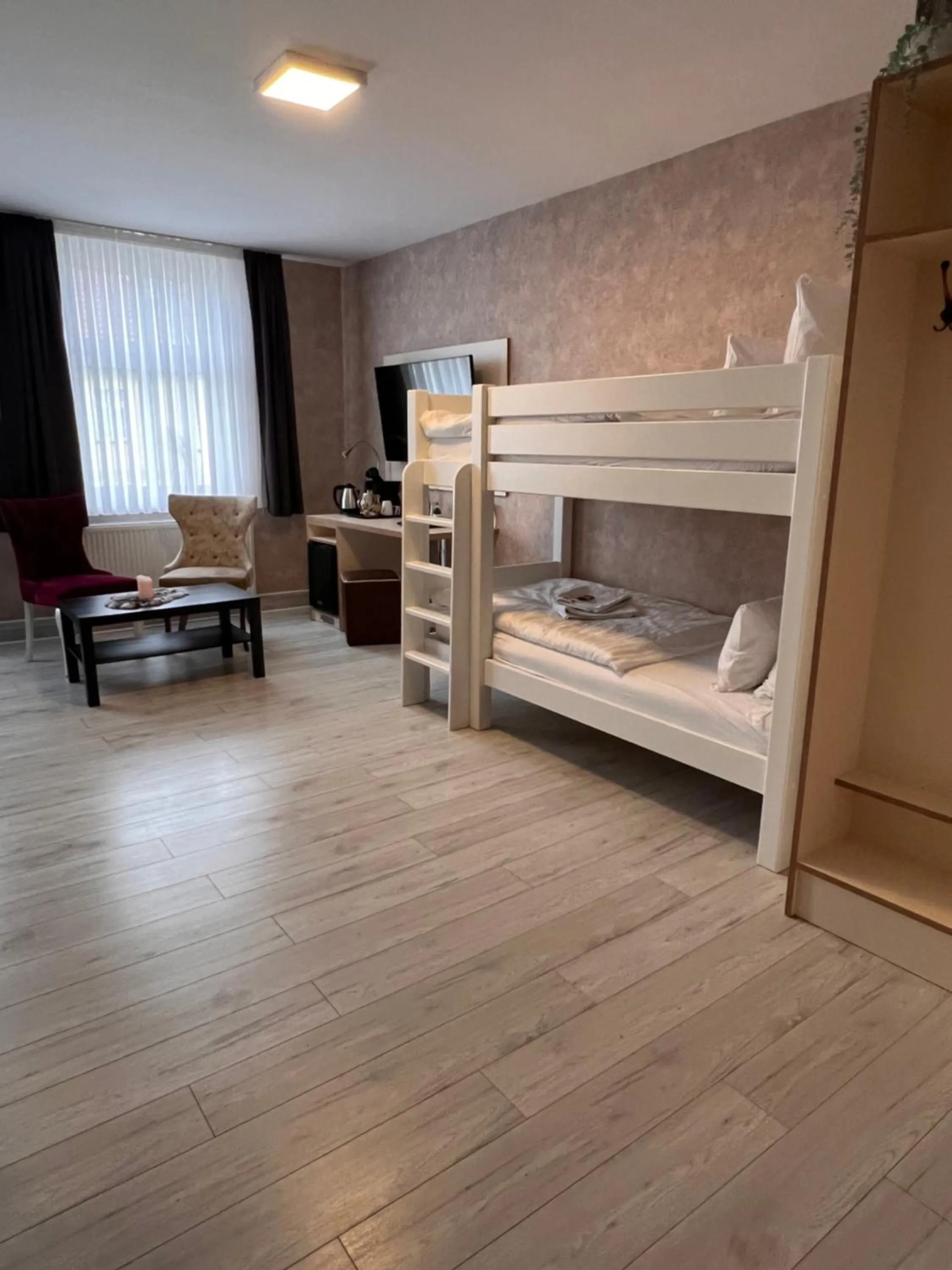 bunk bed, Bed in Novel Hotel