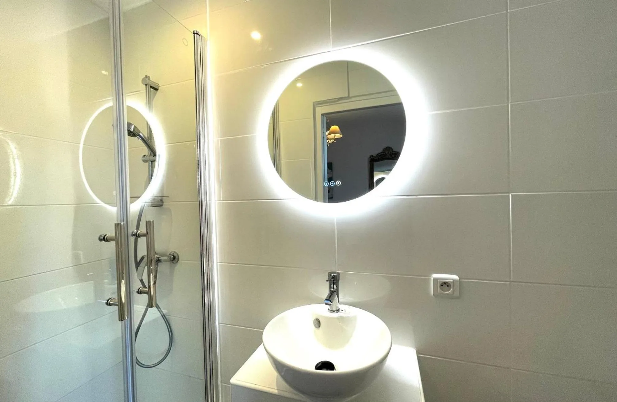 Bathroom in La Villa Les Mots Passants