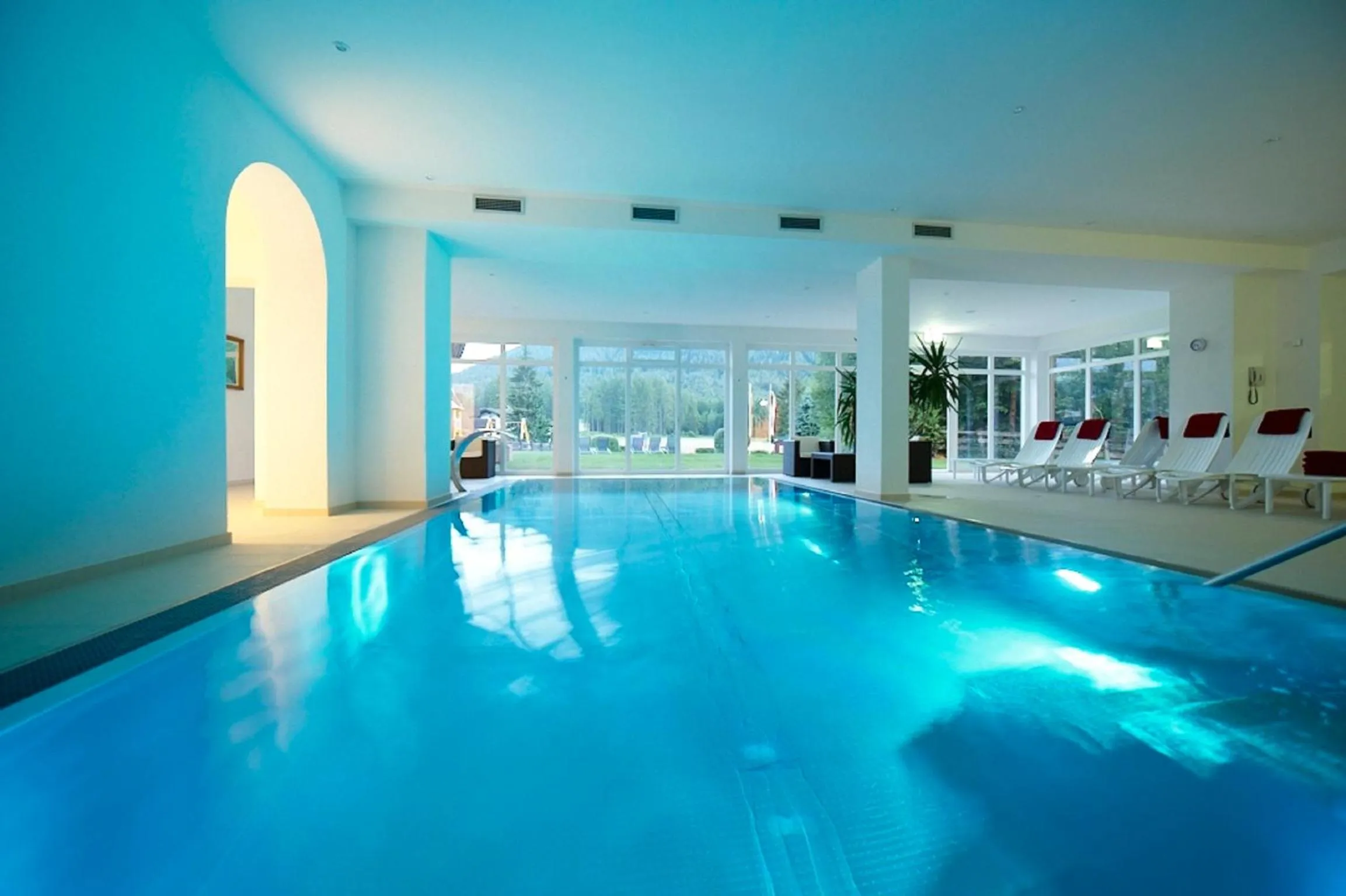 Swimming pool in Kinderhotel Lärchenhof