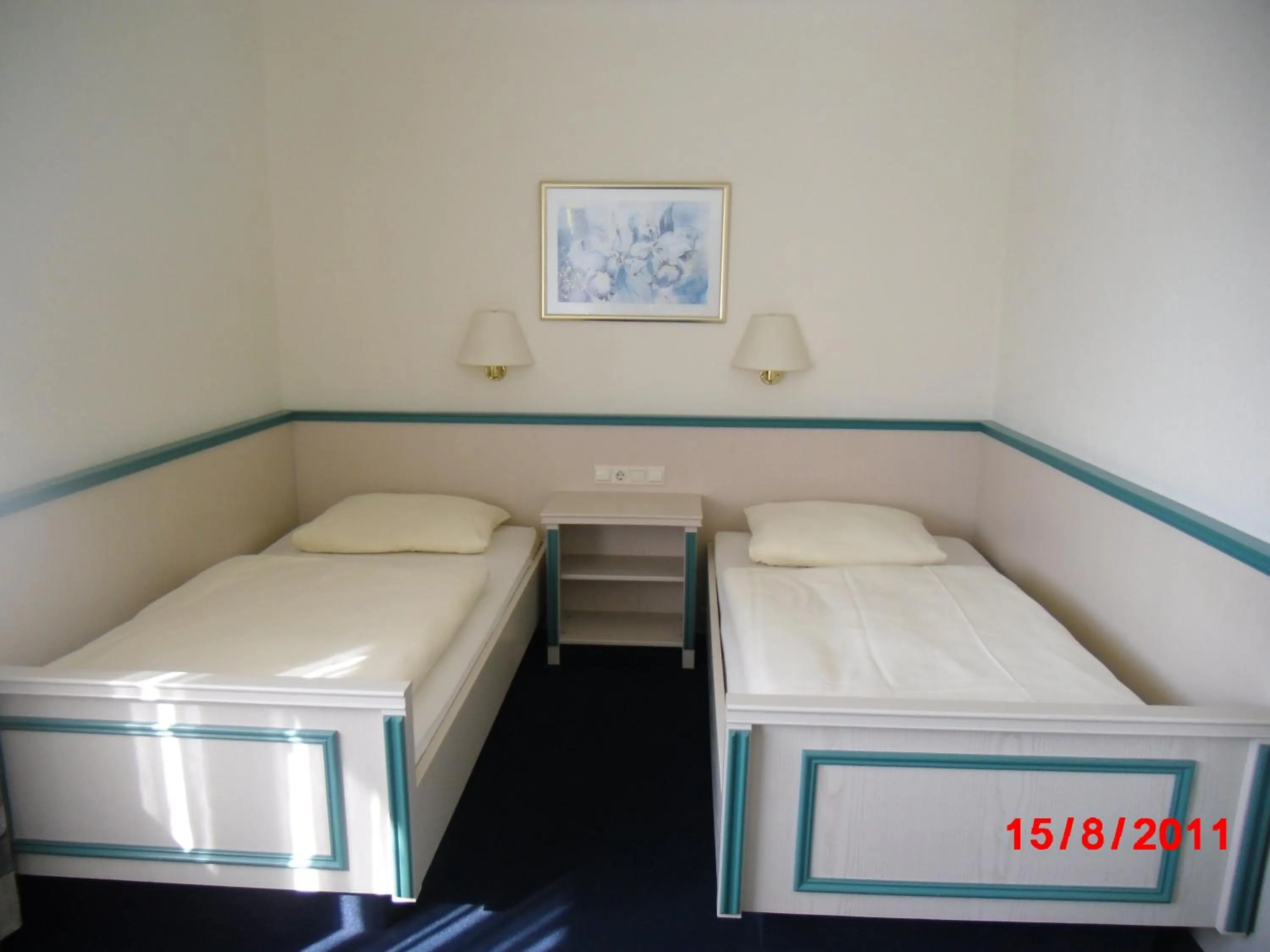 Photo of the whole room, Bed in Centralhotel Ratingen