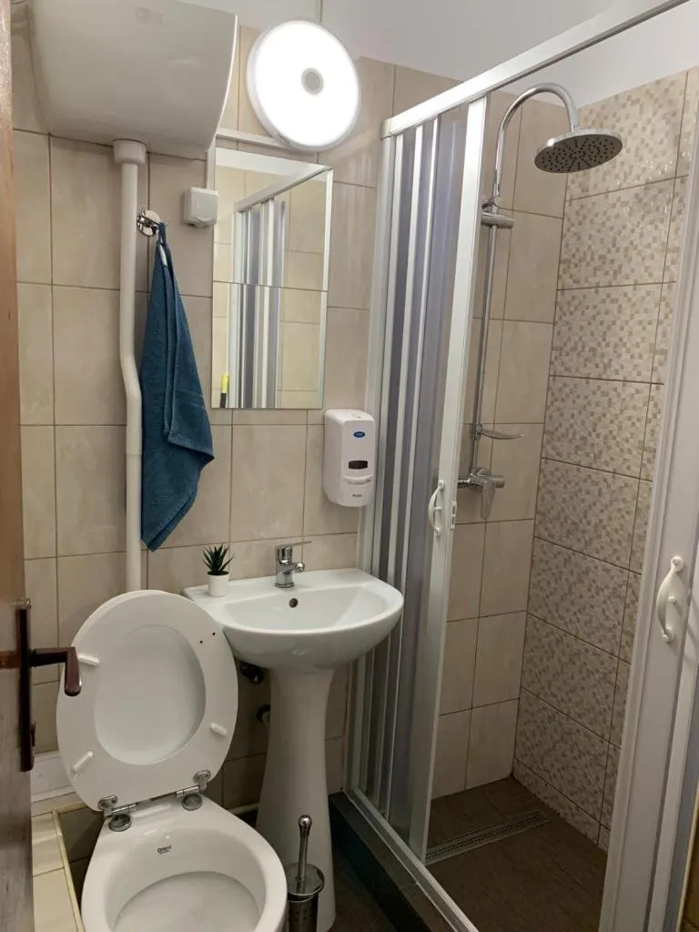 Shower in Popcorn Hostel