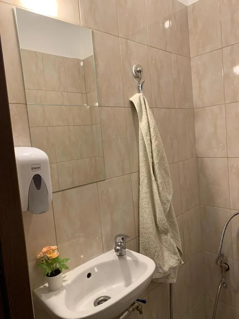 Shower in Popcorn Hostel