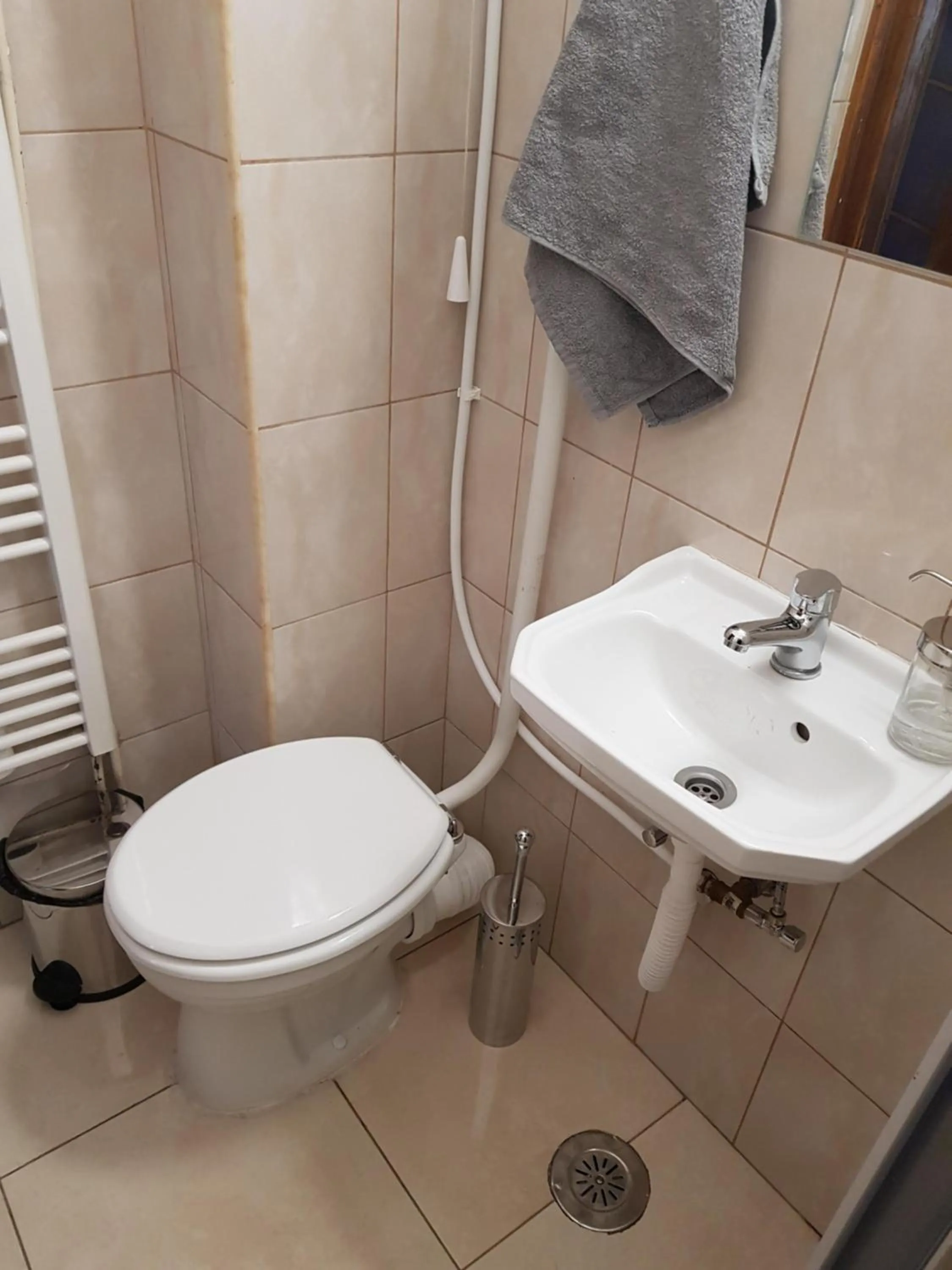 Shower in Popcorn Hostel