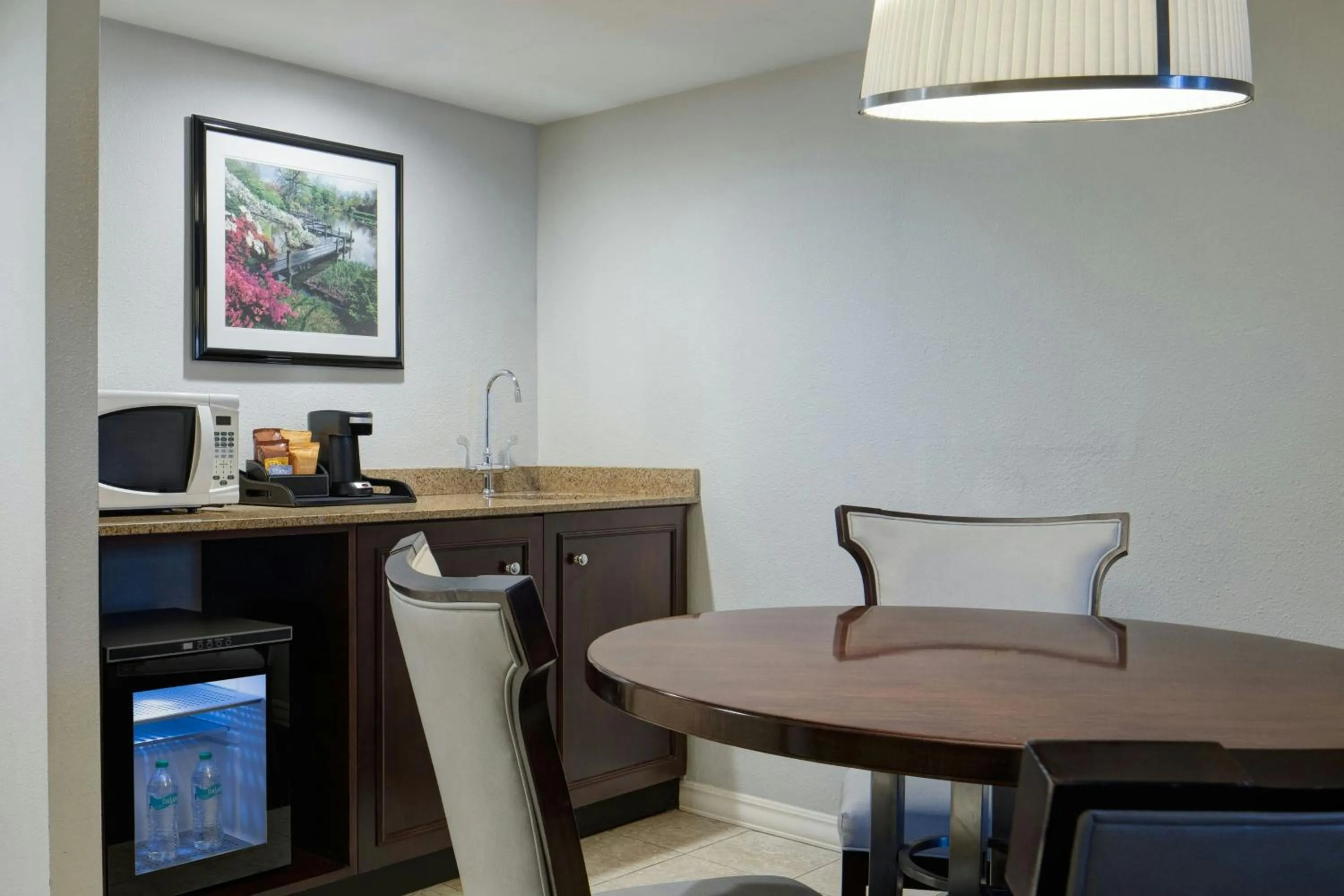 Lounge or bar in Sheraton Westport Lakeside Chalet