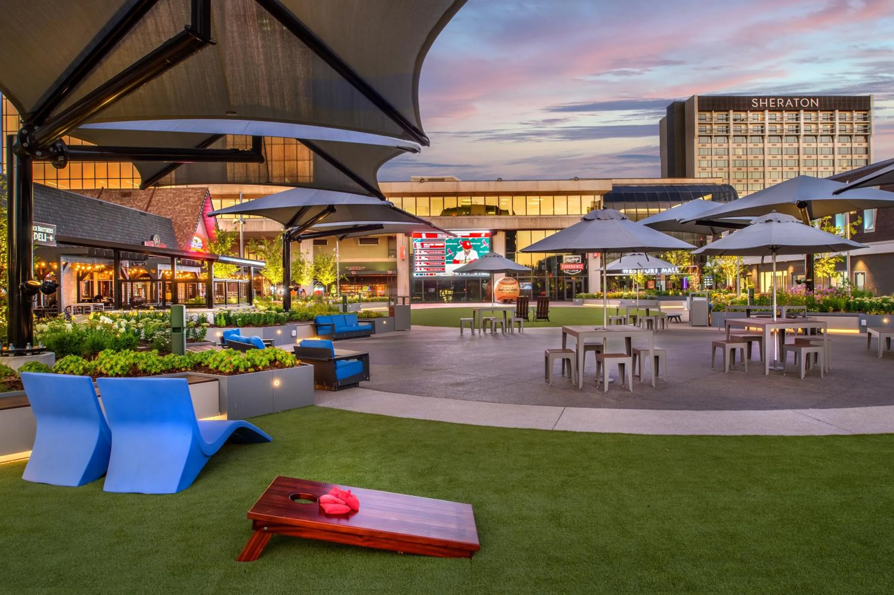 Evening entertainment in Sheraton Westport Lakeside Chalet