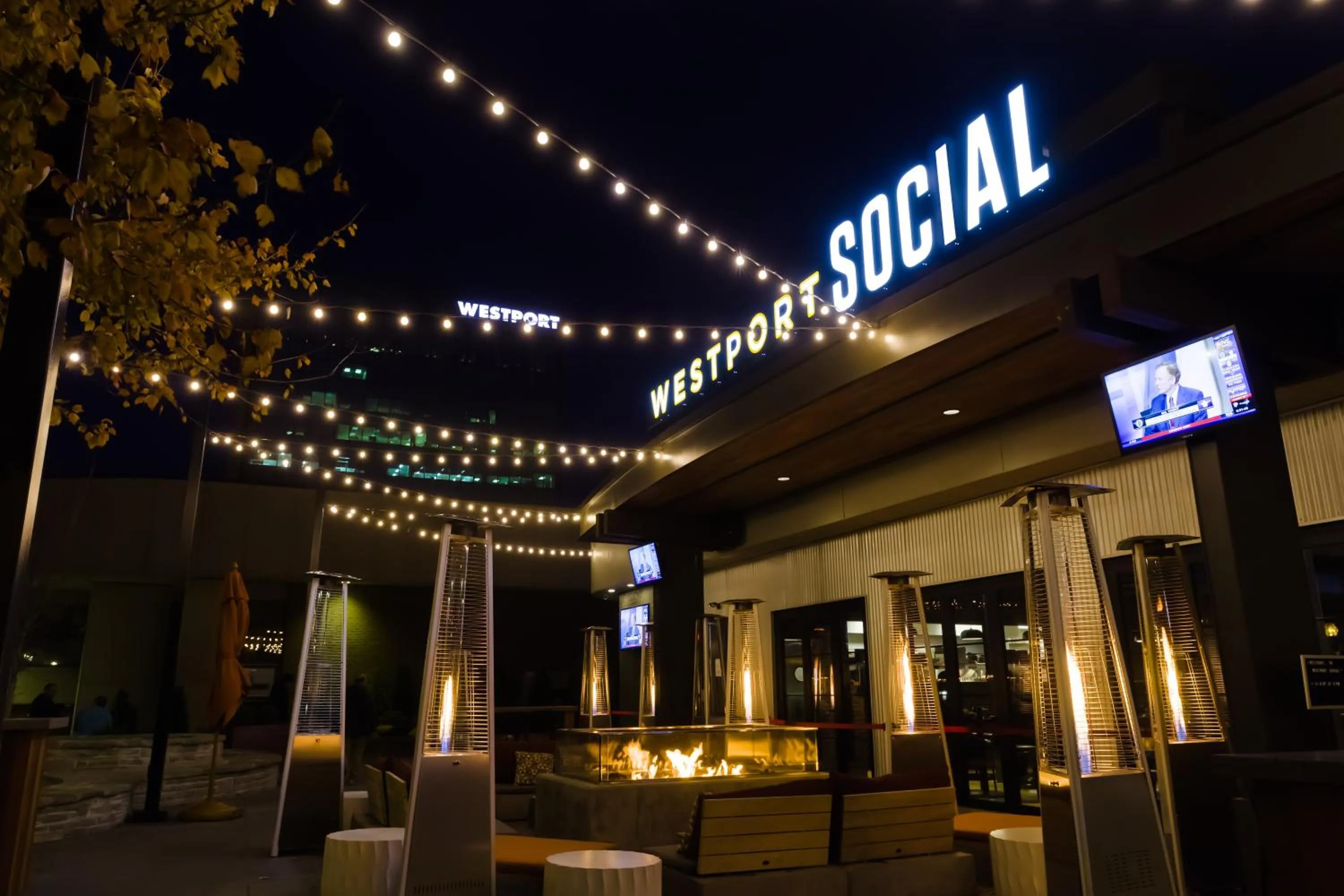 Restaurant/places to eat in Sheraton Westport Lakeside Chalet