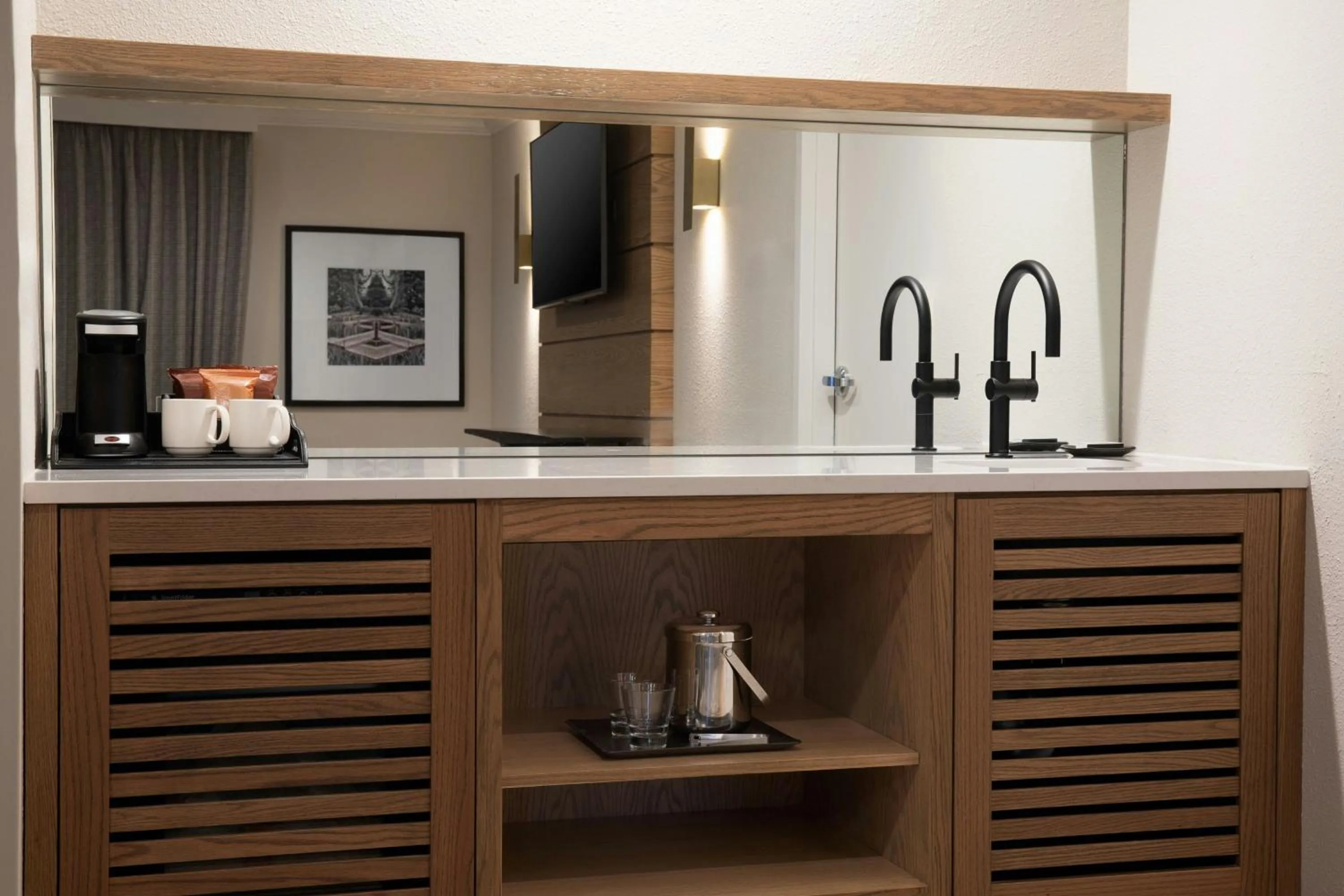 Lounge or bar in Sheraton Westport Lakeside Chalet