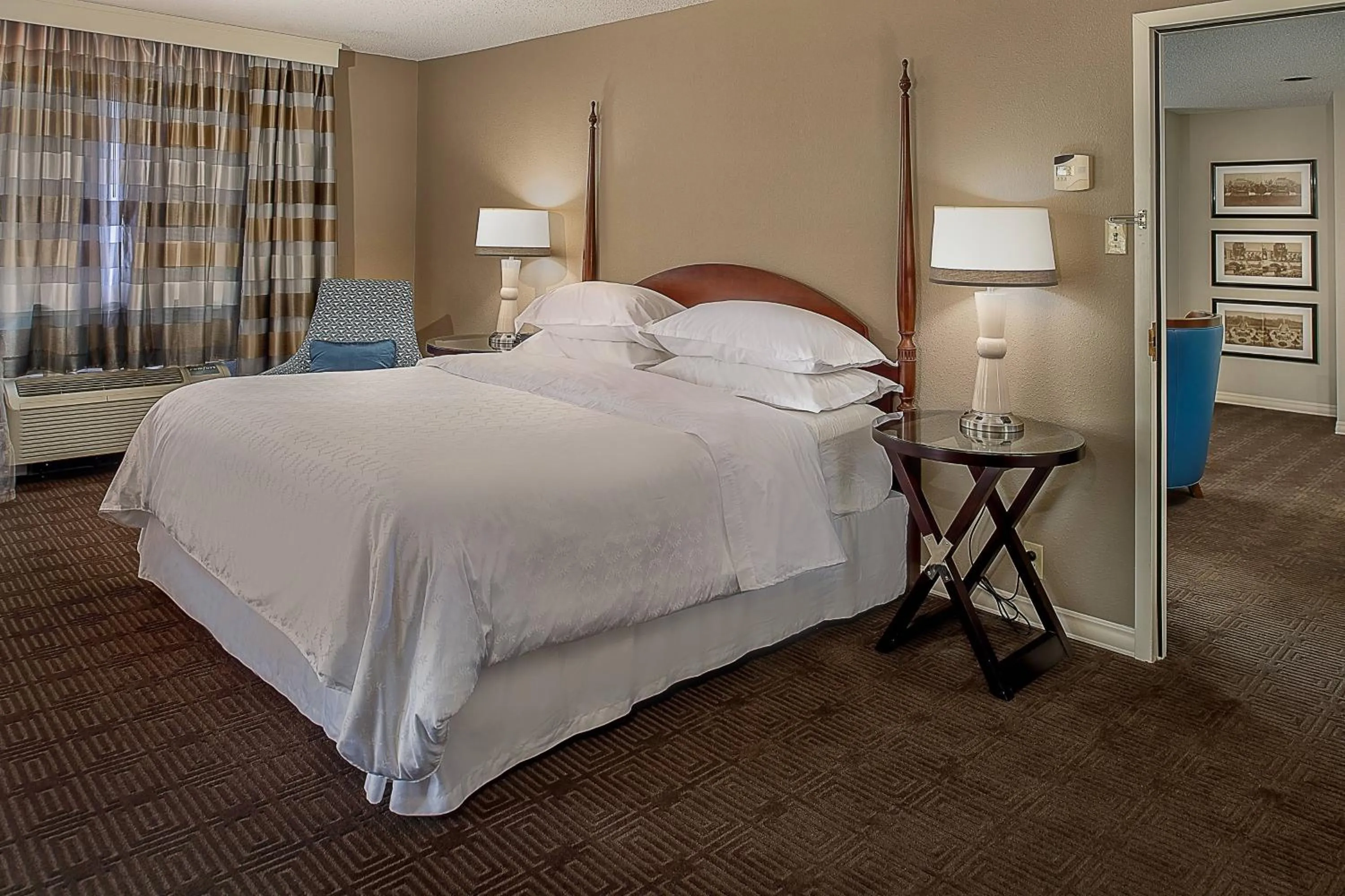 Bedroom, Bed in Sheraton Westport Lakeside Chalet