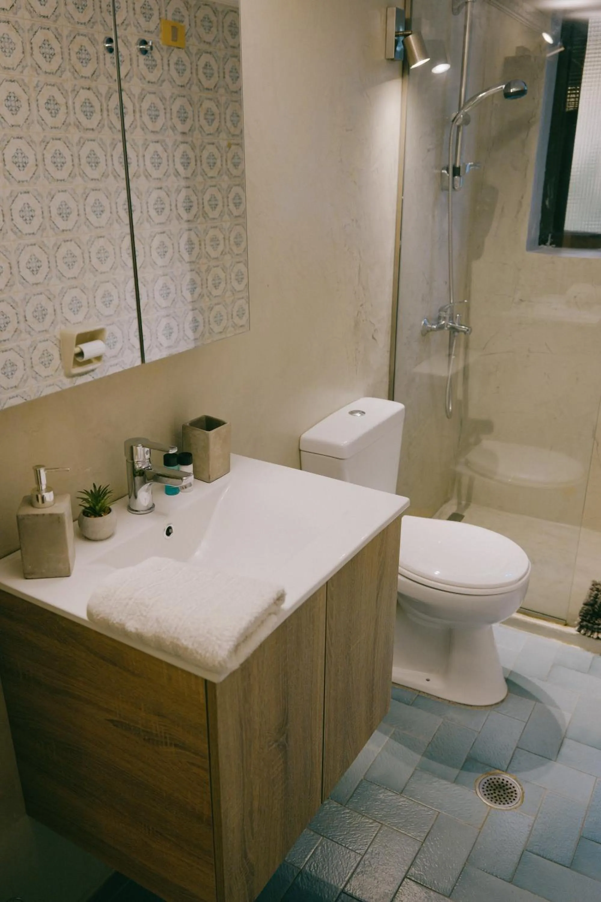 Rhodes Backpackers Boutique Hostel and Apartments