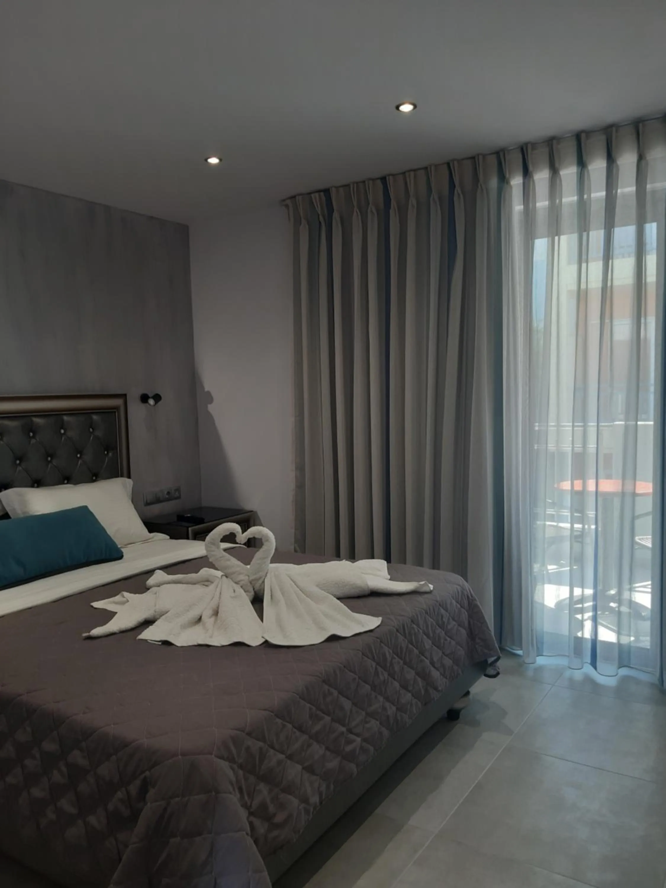 Property building, Bed in Gold Apartments