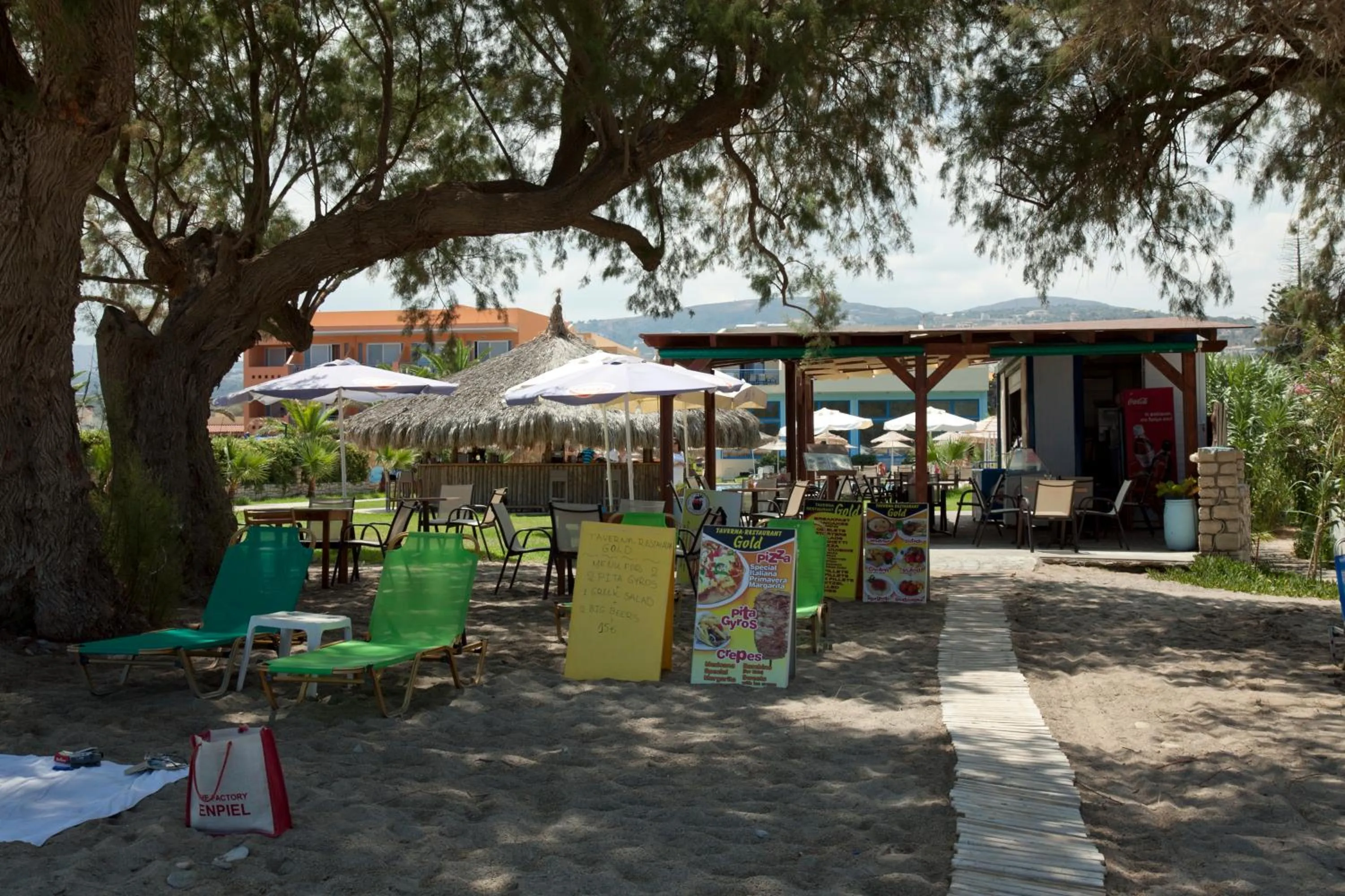 Restaurant/places to eat in Gold Apartments