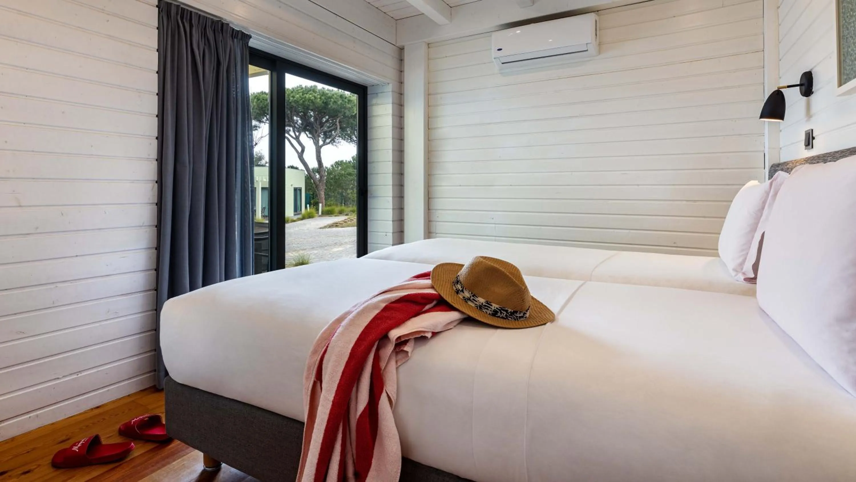 Bed in The Magnolia Hotel