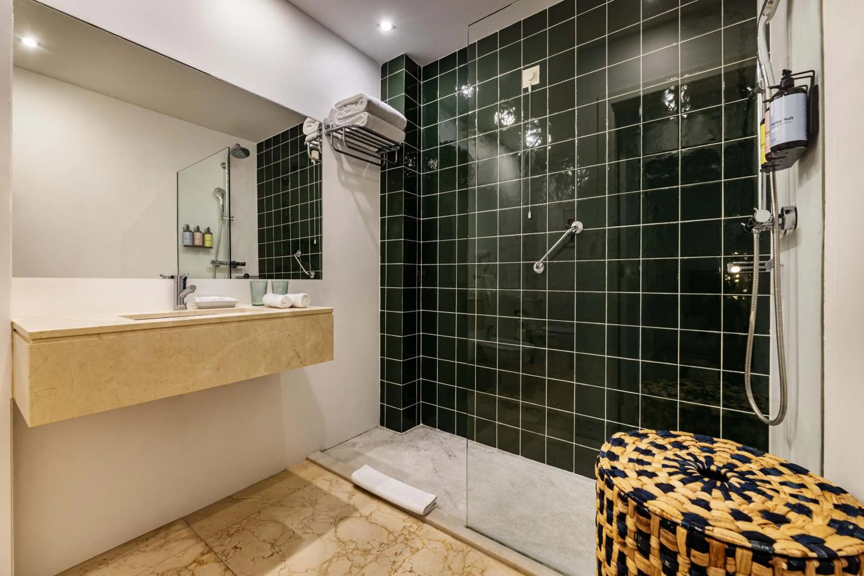 Shower in The Magnolia Hotel