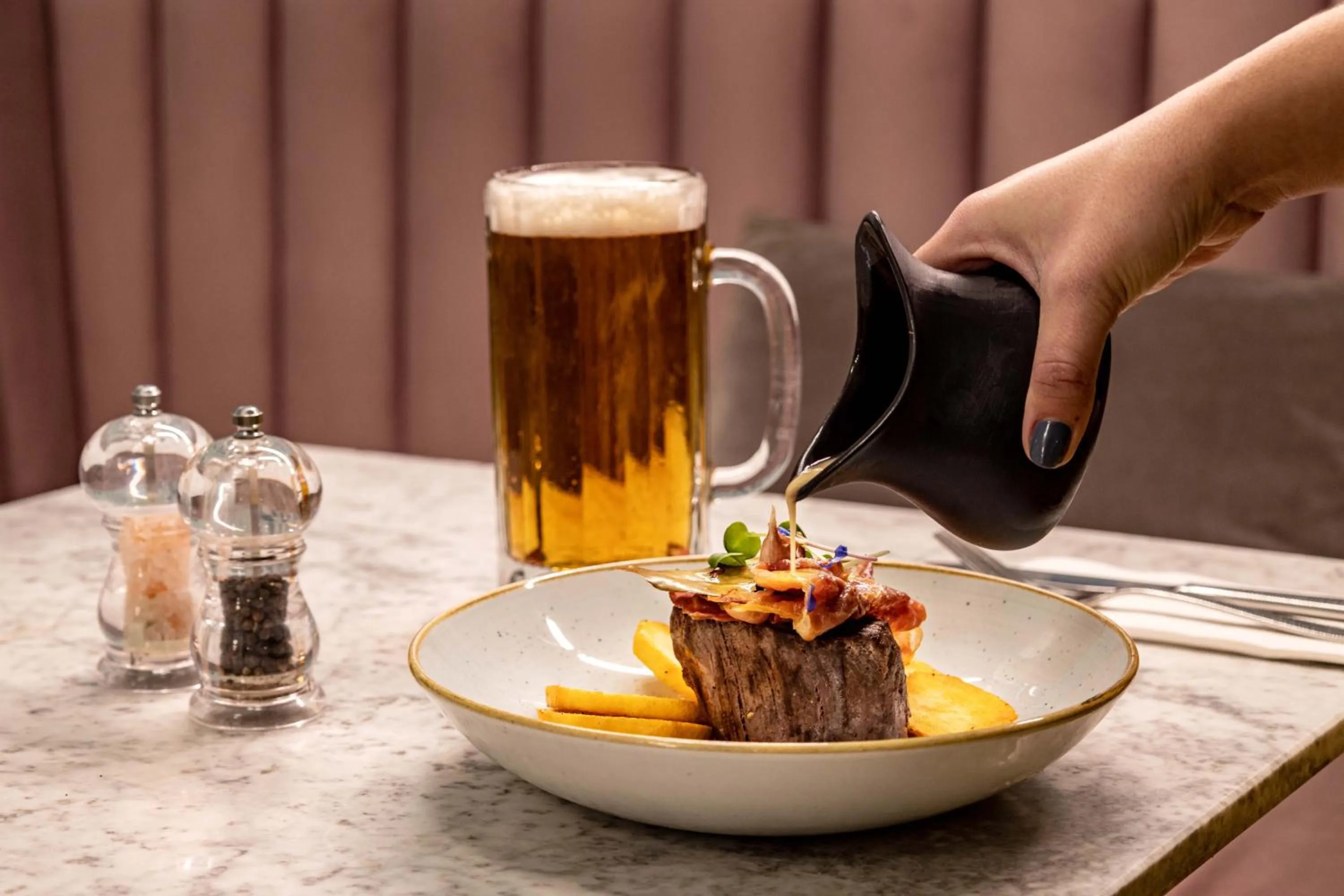 Restaurant/places to eat in The Magnolia Hotel