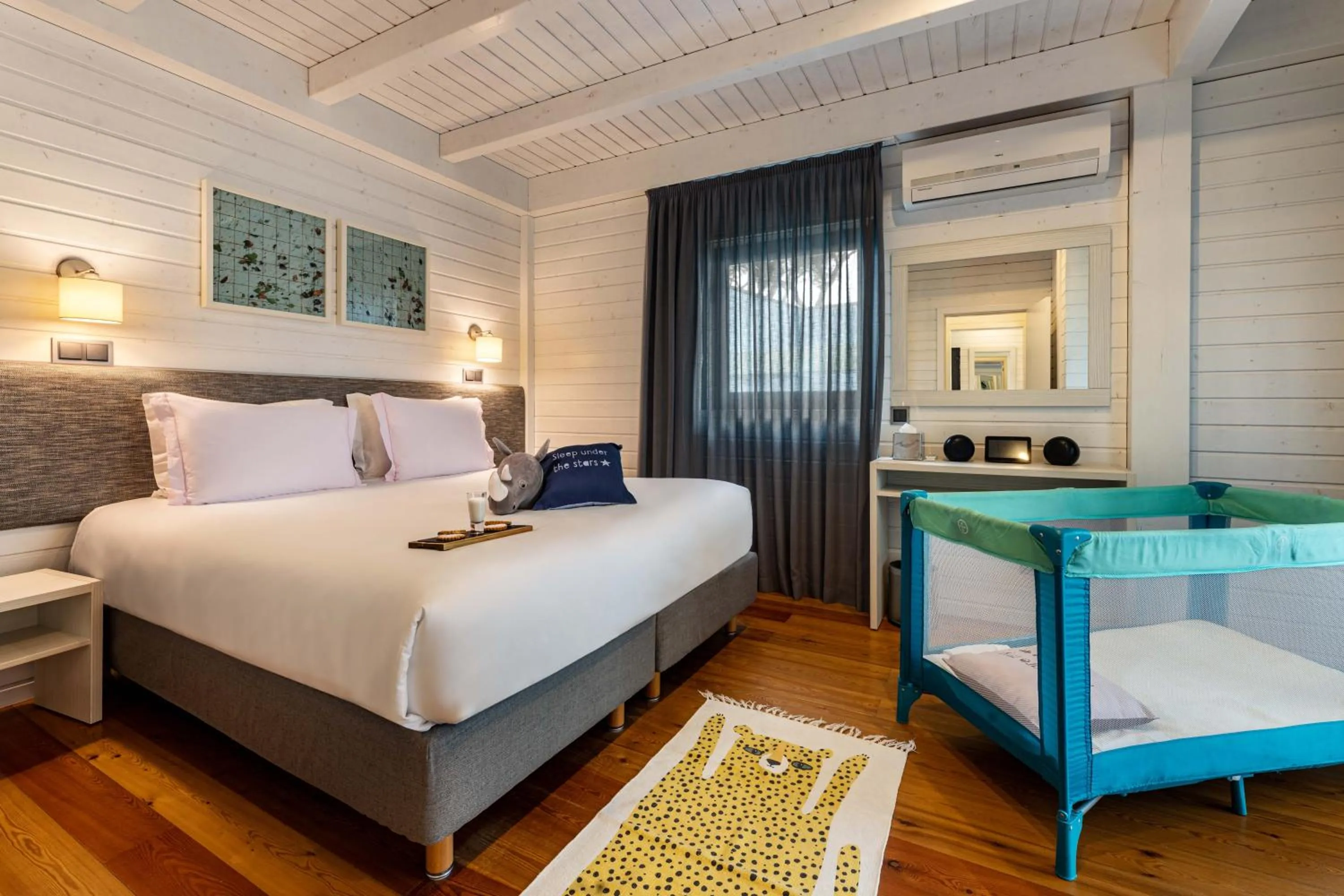 Bedroom, Bed in The Magnolia Hotel