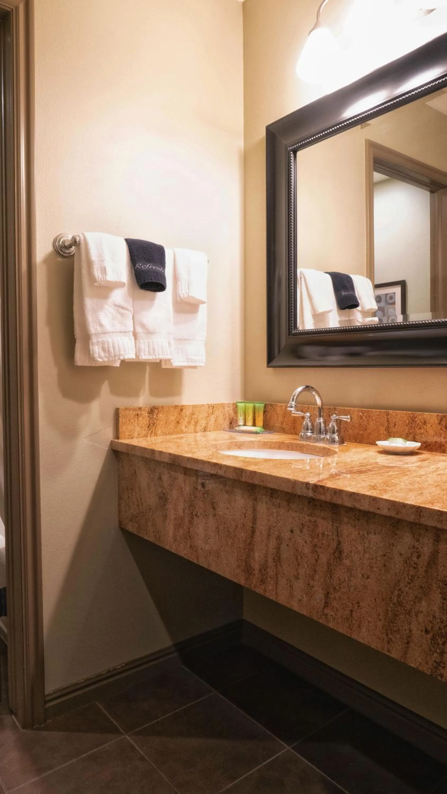 Bathroom in Driftwood Lodge