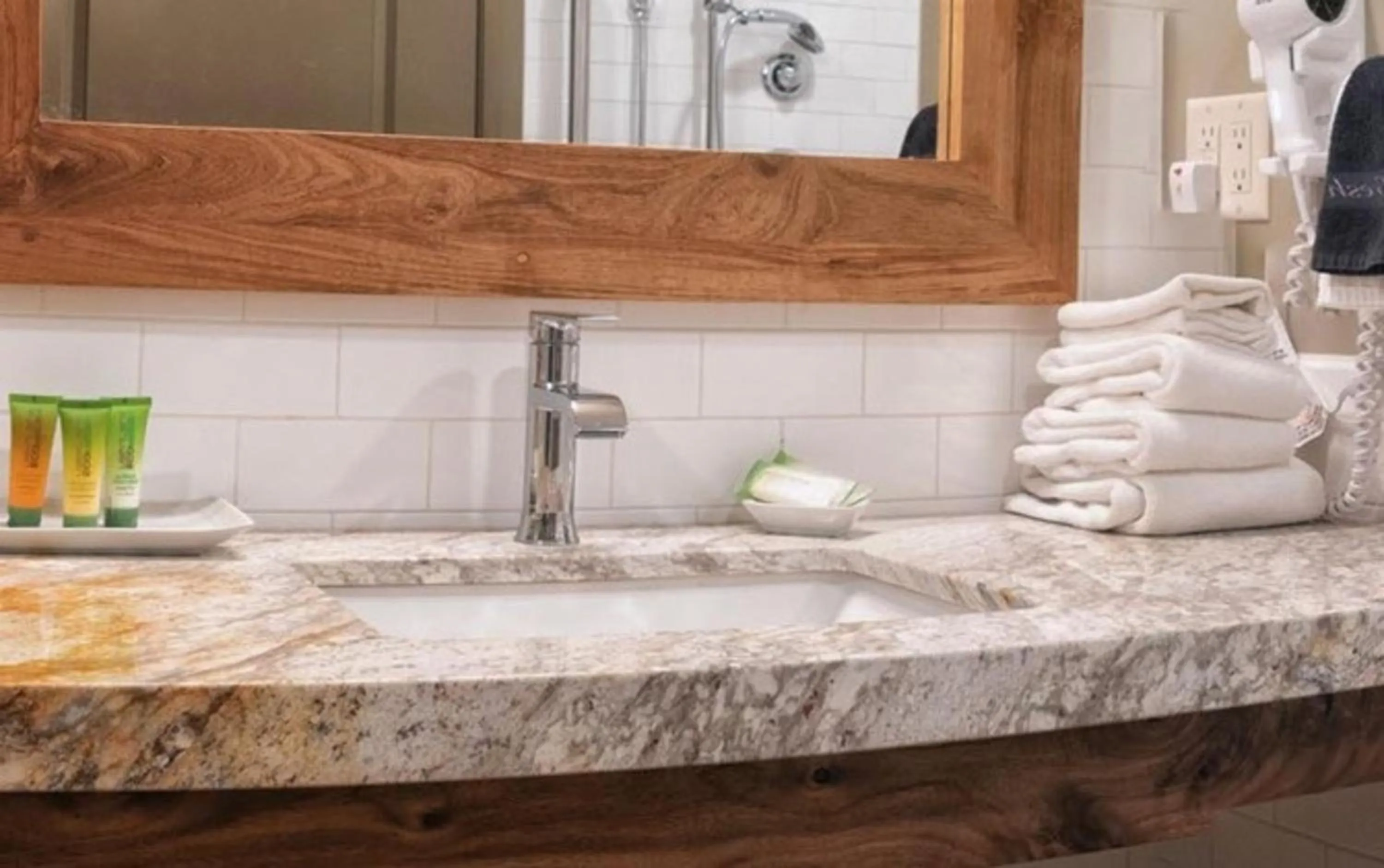 Bathroom in Driftwood Lodge