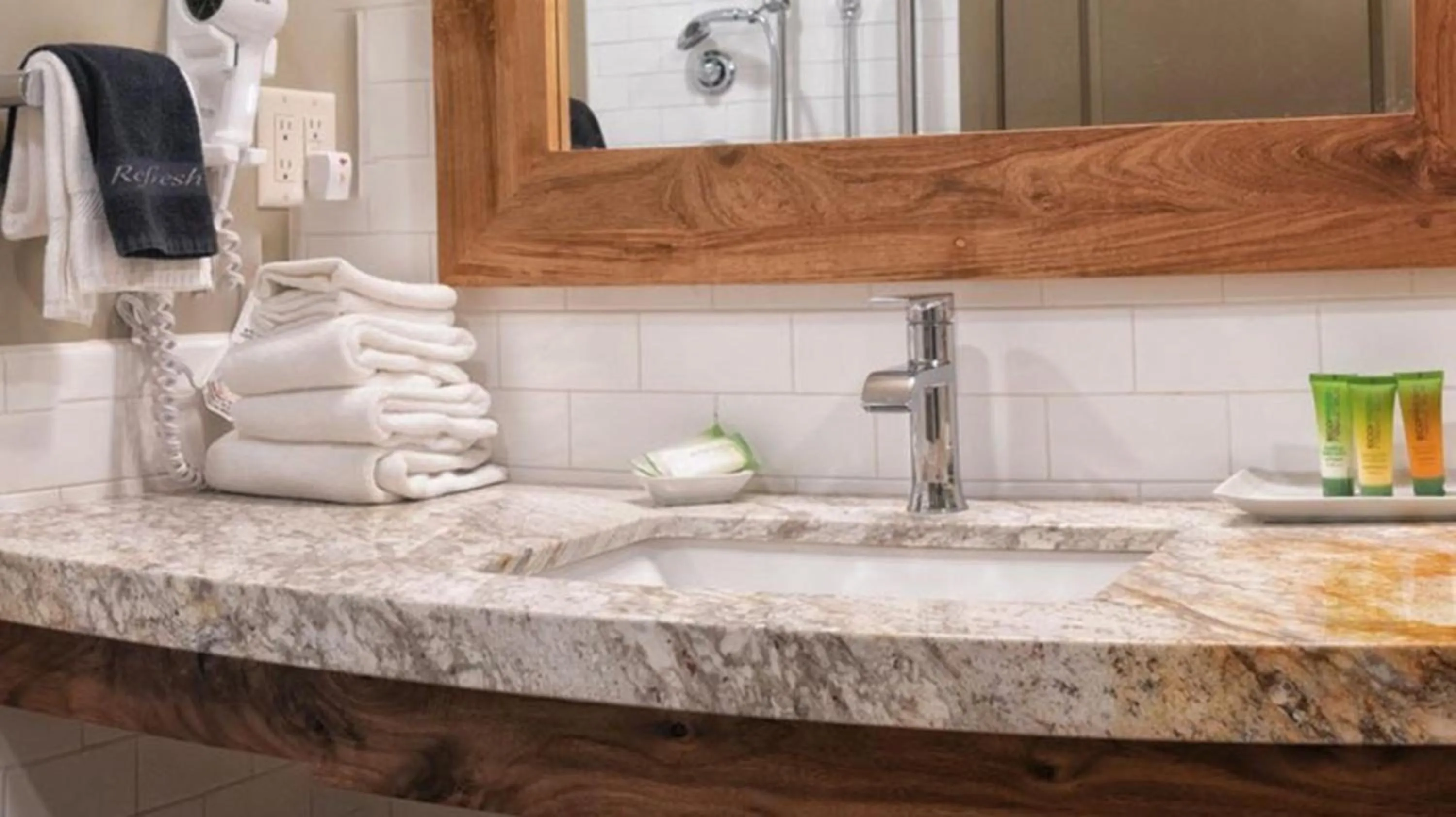 Bathroom in Driftwood Lodge