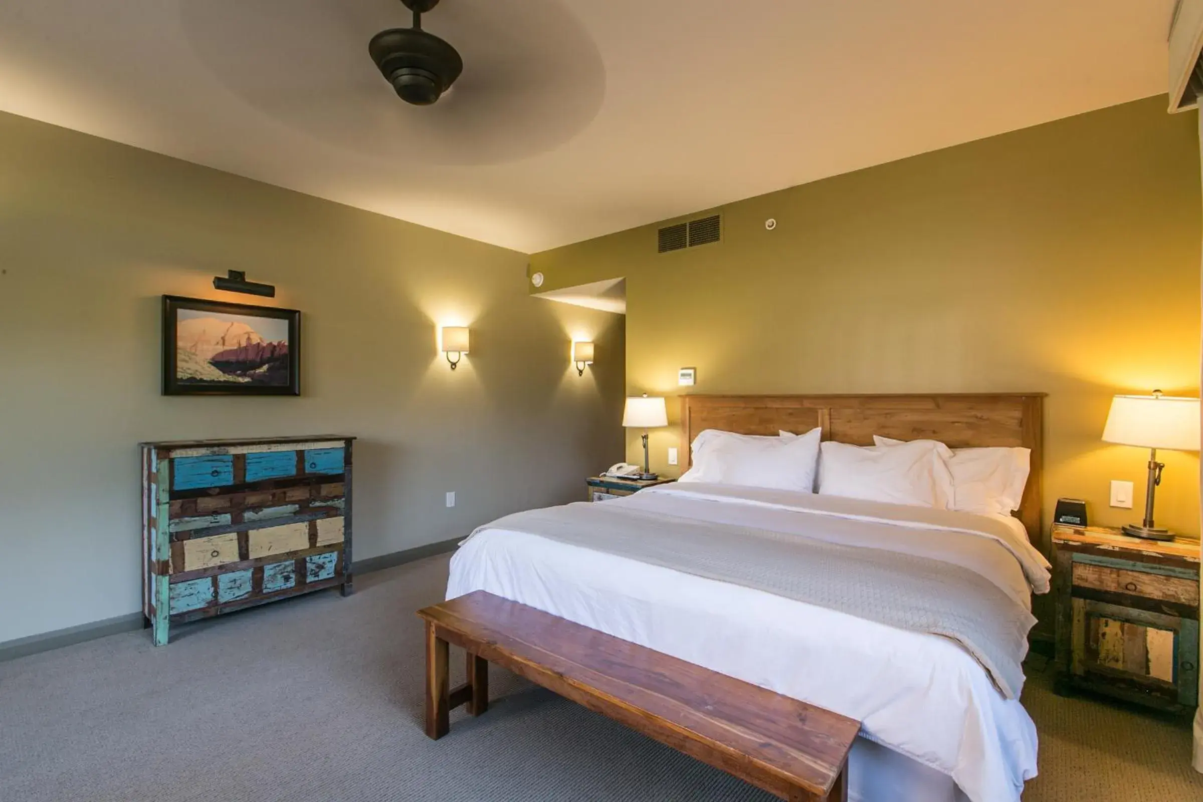 Premium Room, 1 King Bed, Patio in Driftwood Lodge Premium Room, 1 King Bed, Patio in Driftwood Lodge