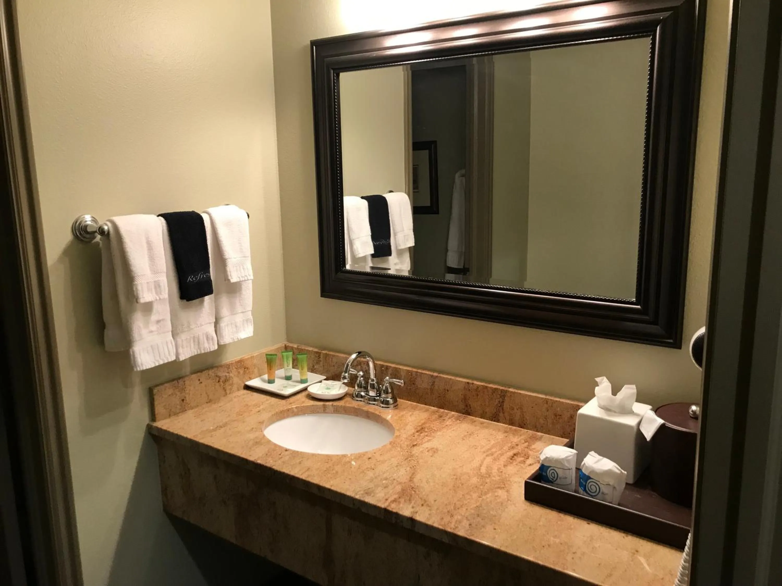Bathroom in Driftwood Lodge