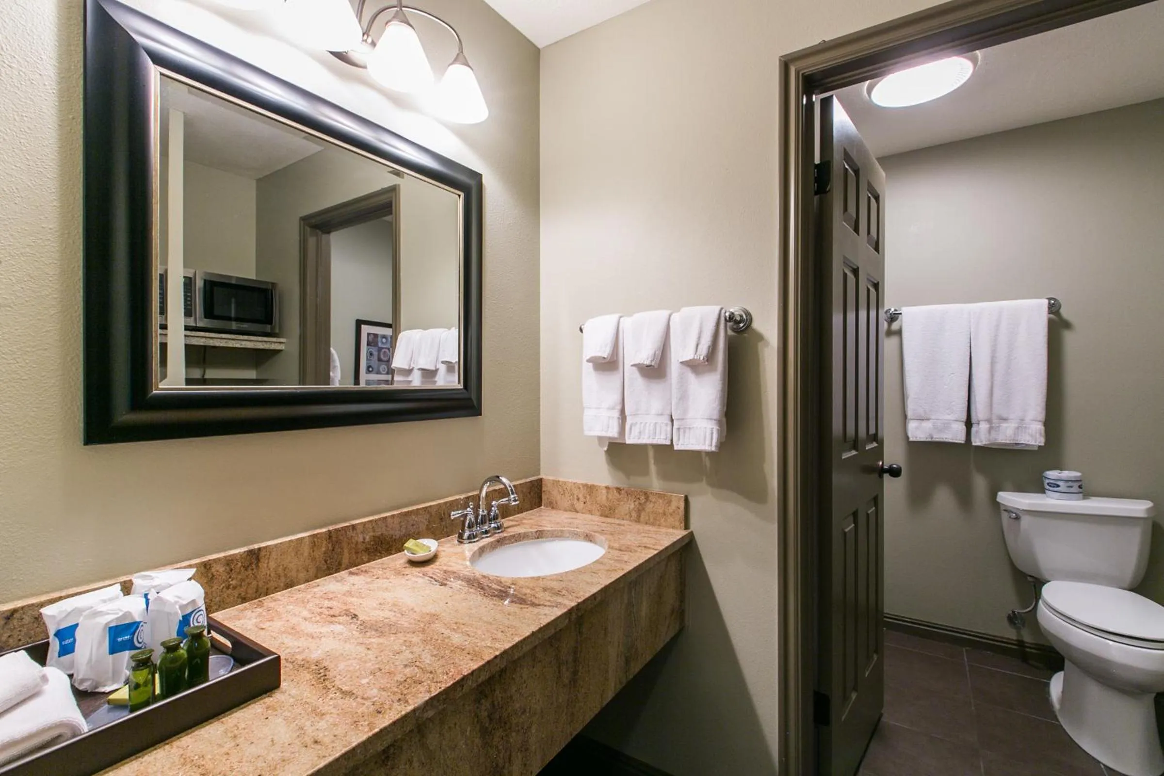Bathroom in Driftwood Lodge