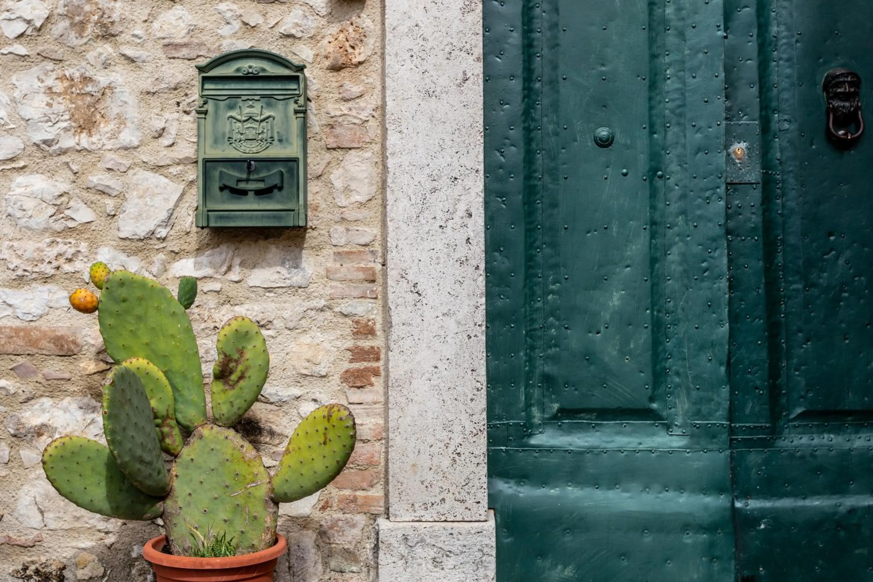 Facade/entrance in Le Cisterne B&B