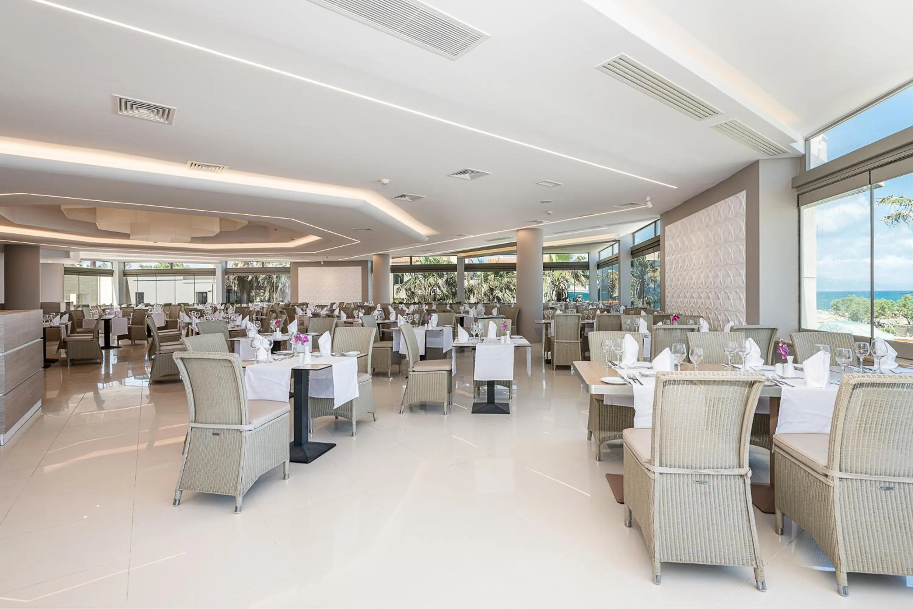 Restaurant/places to eat in Porto Platanias Beach Resort & Spa