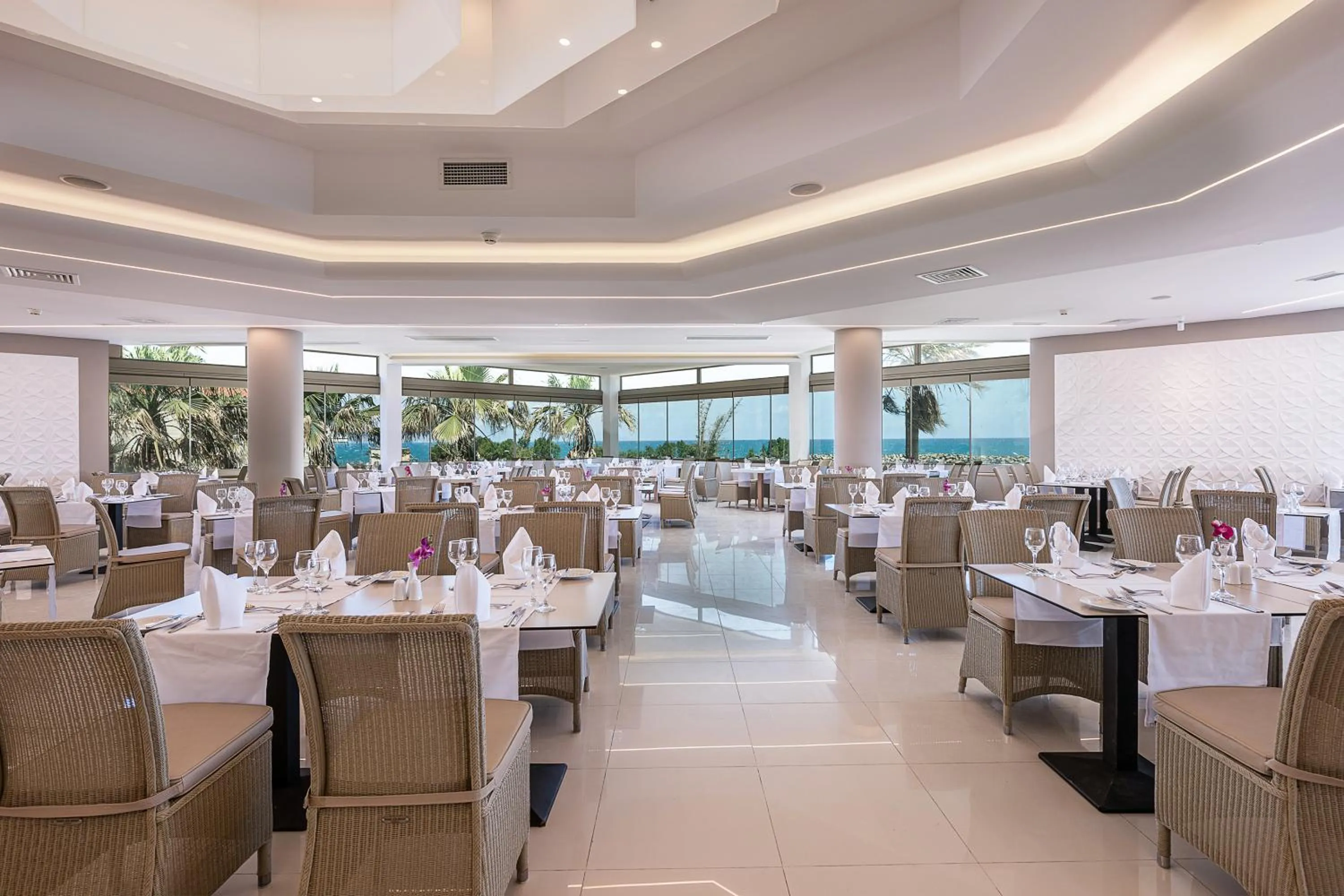 Restaurant/places to eat in Porto Platanias Beach Resort & Spa