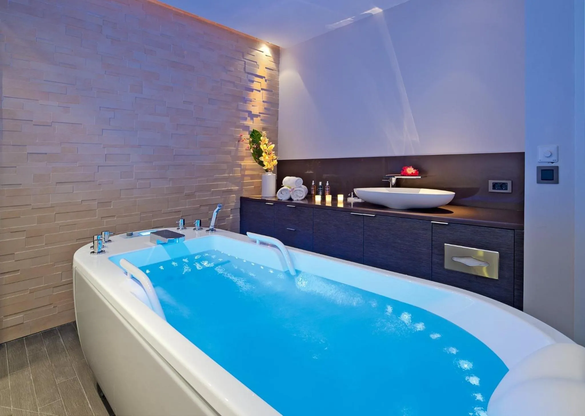 Hot Tub in Porto Platanias Beach Resort & Spa