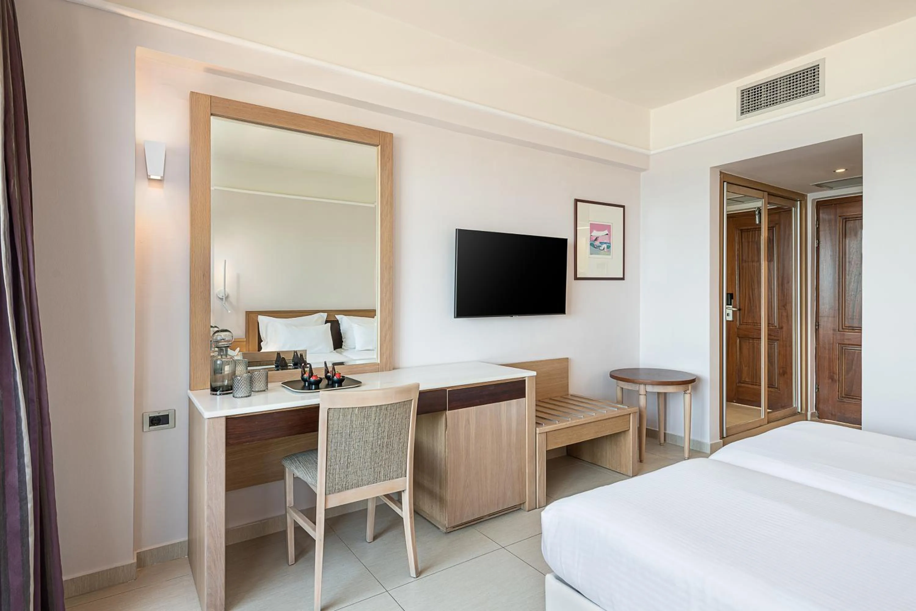 TV and multimedia, Bed in Porto Platanias Beach Resort & Spa