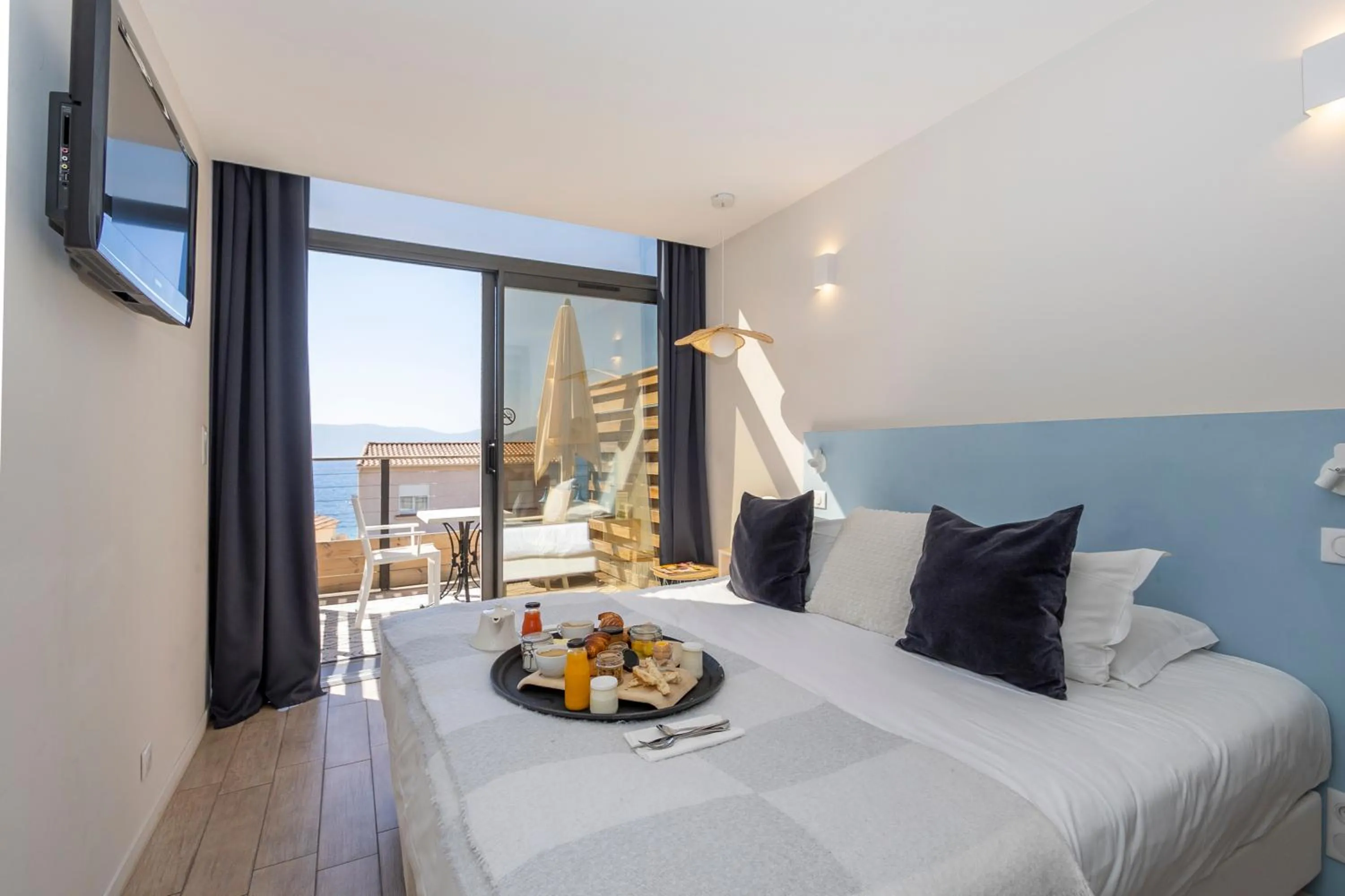 Photo of the whole room, Bed in Auberge Kallisté - Eco Label