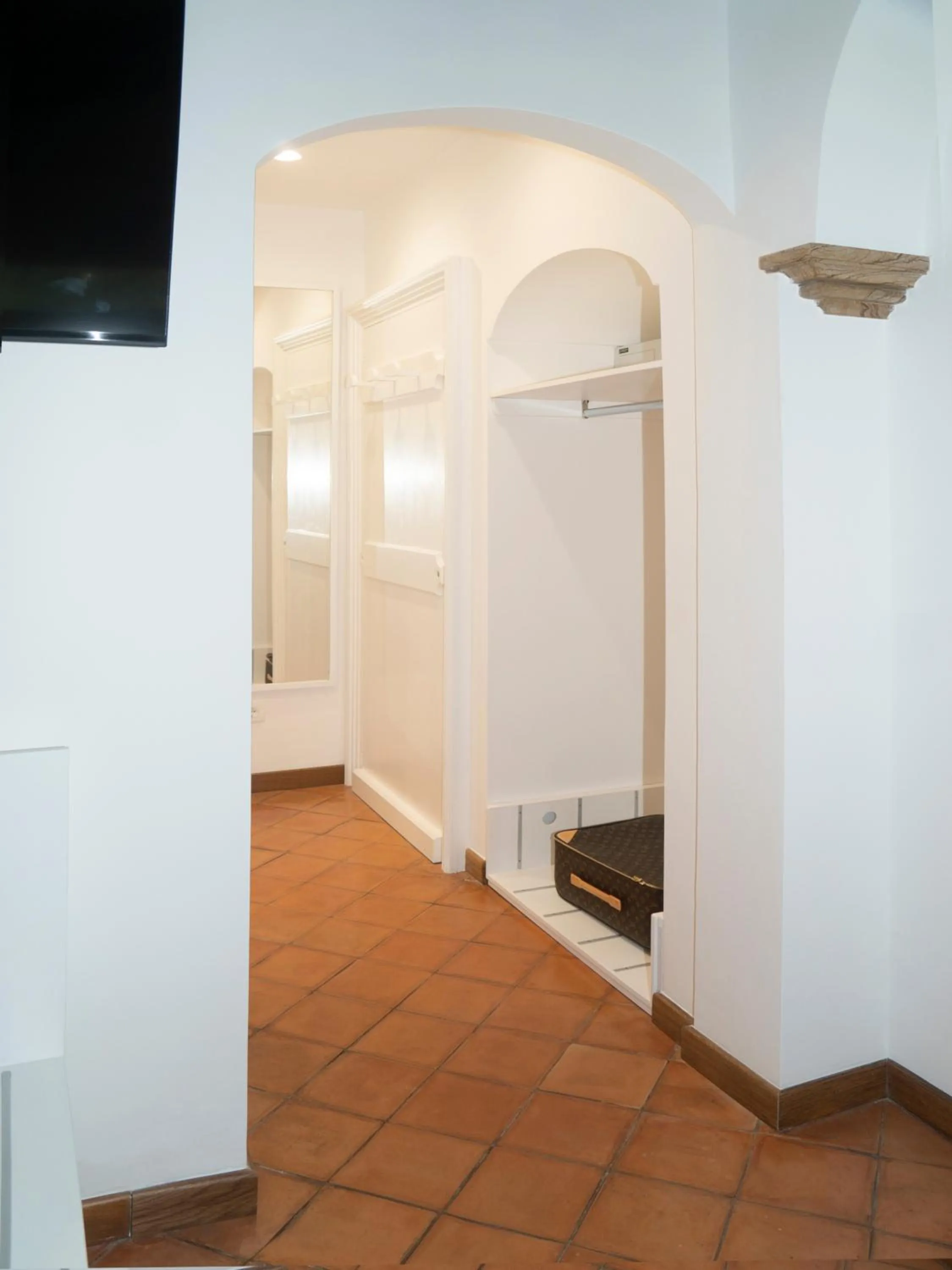 wardrobe in Suite Lidia B&B