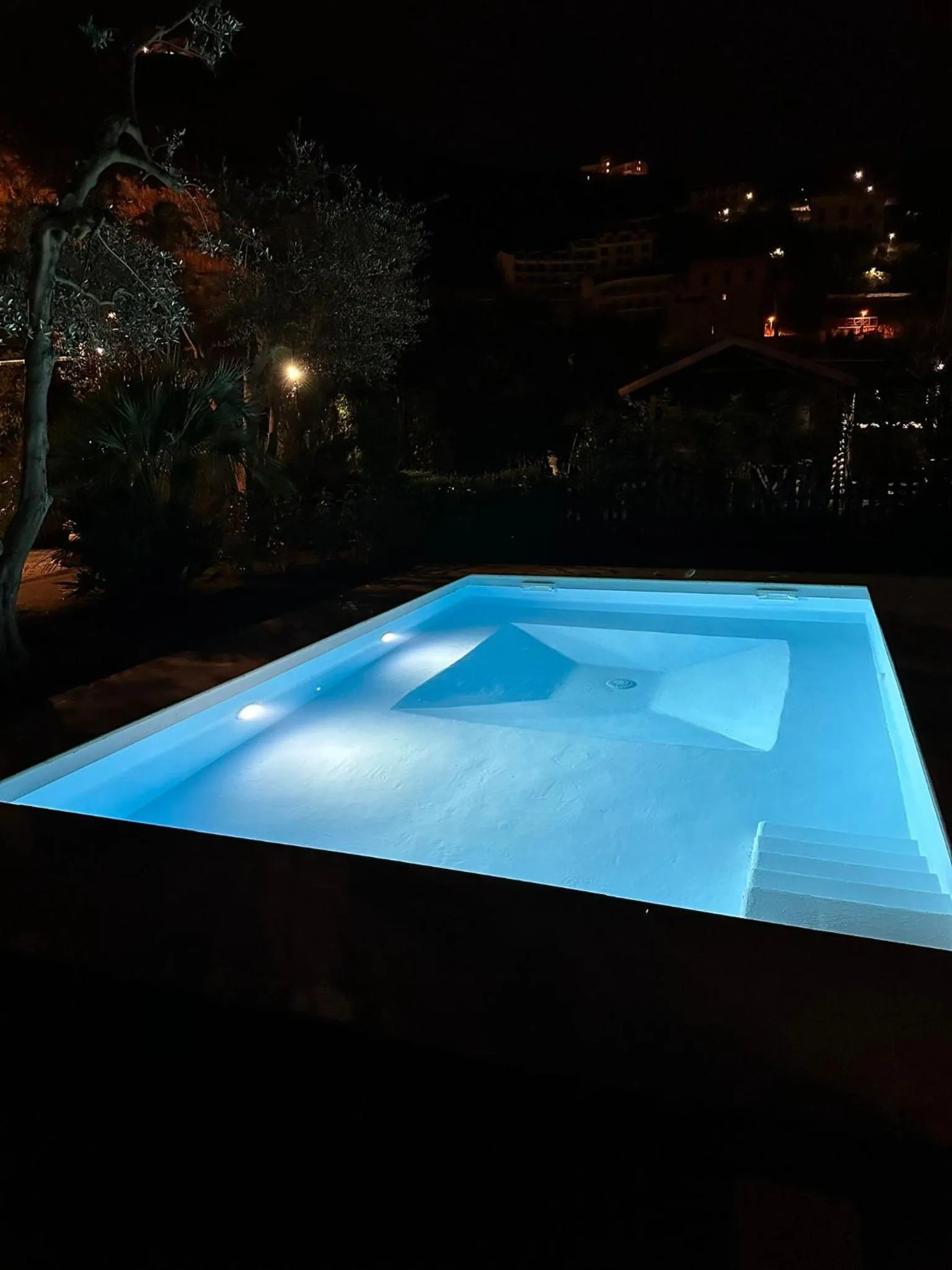 Swimming pool in Suite Lidia B&B