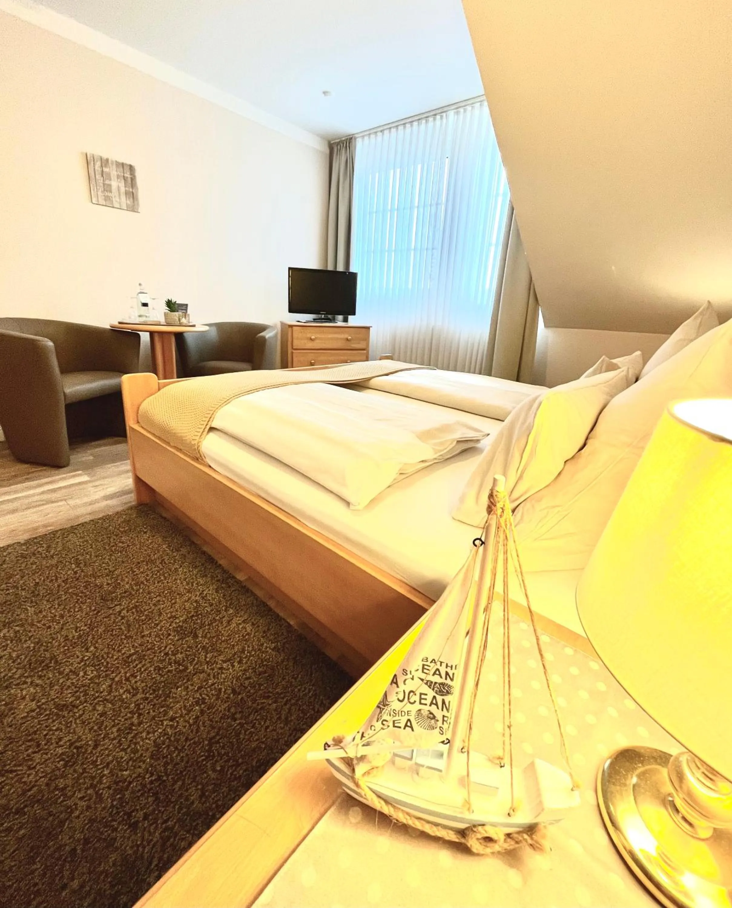 Photo of the whole room, Bed in Landhotel Esen