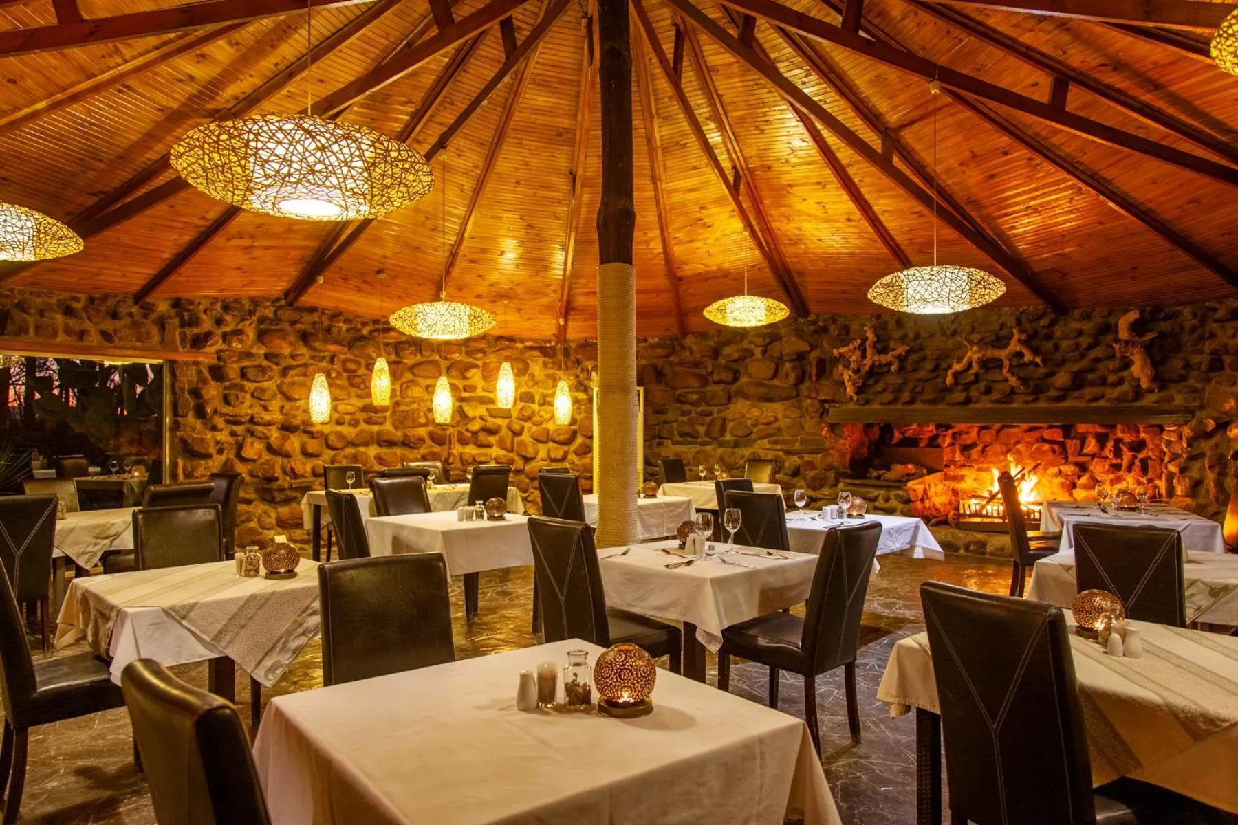 Restaurant/places to eat in Inverdoorn Game Reserve Lodge