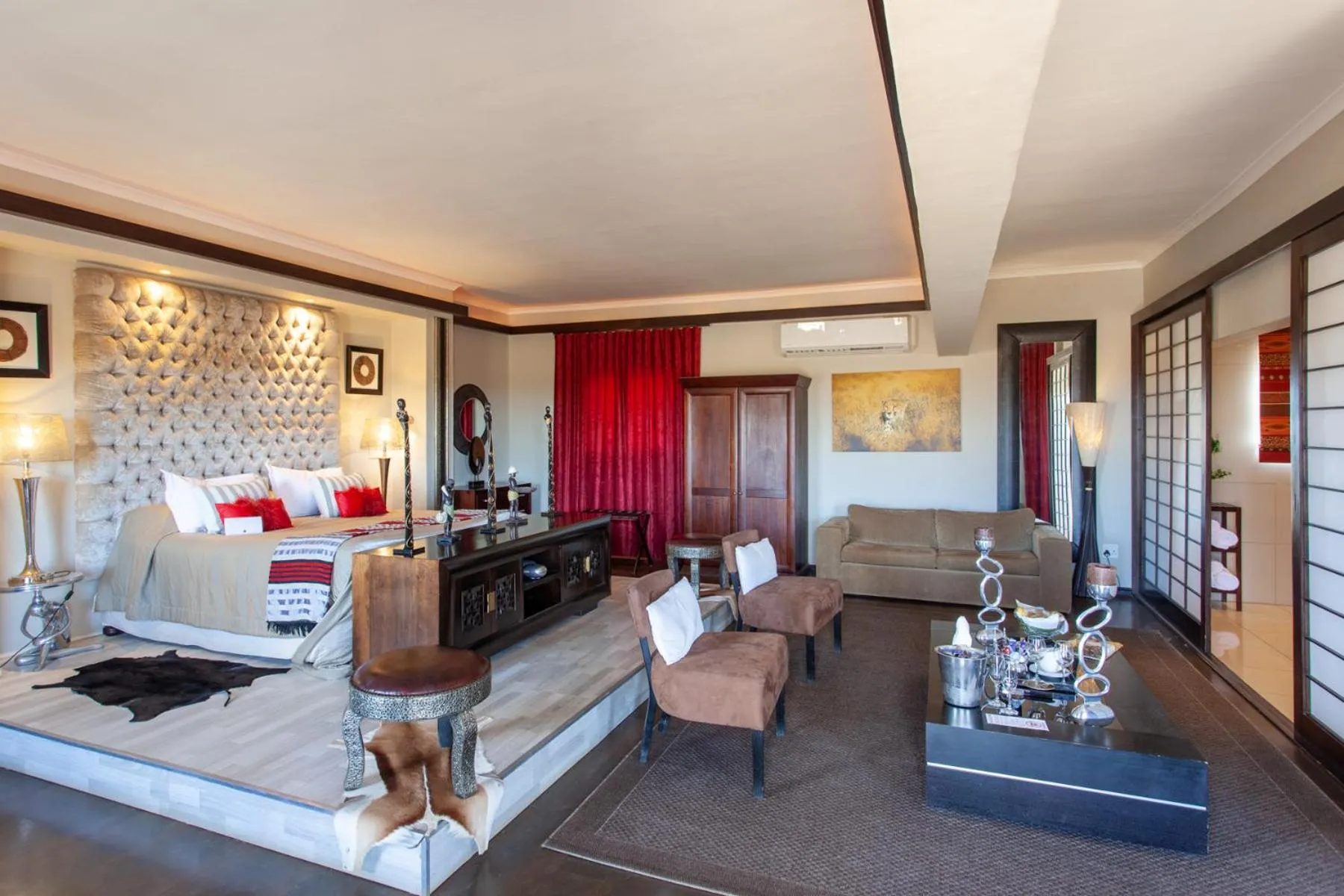 Bed in Inverdoorn Game Reserve Lodge