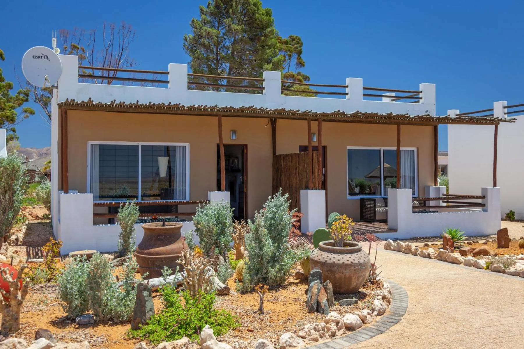 Property building in Inverdoorn Game Reserve Lodge