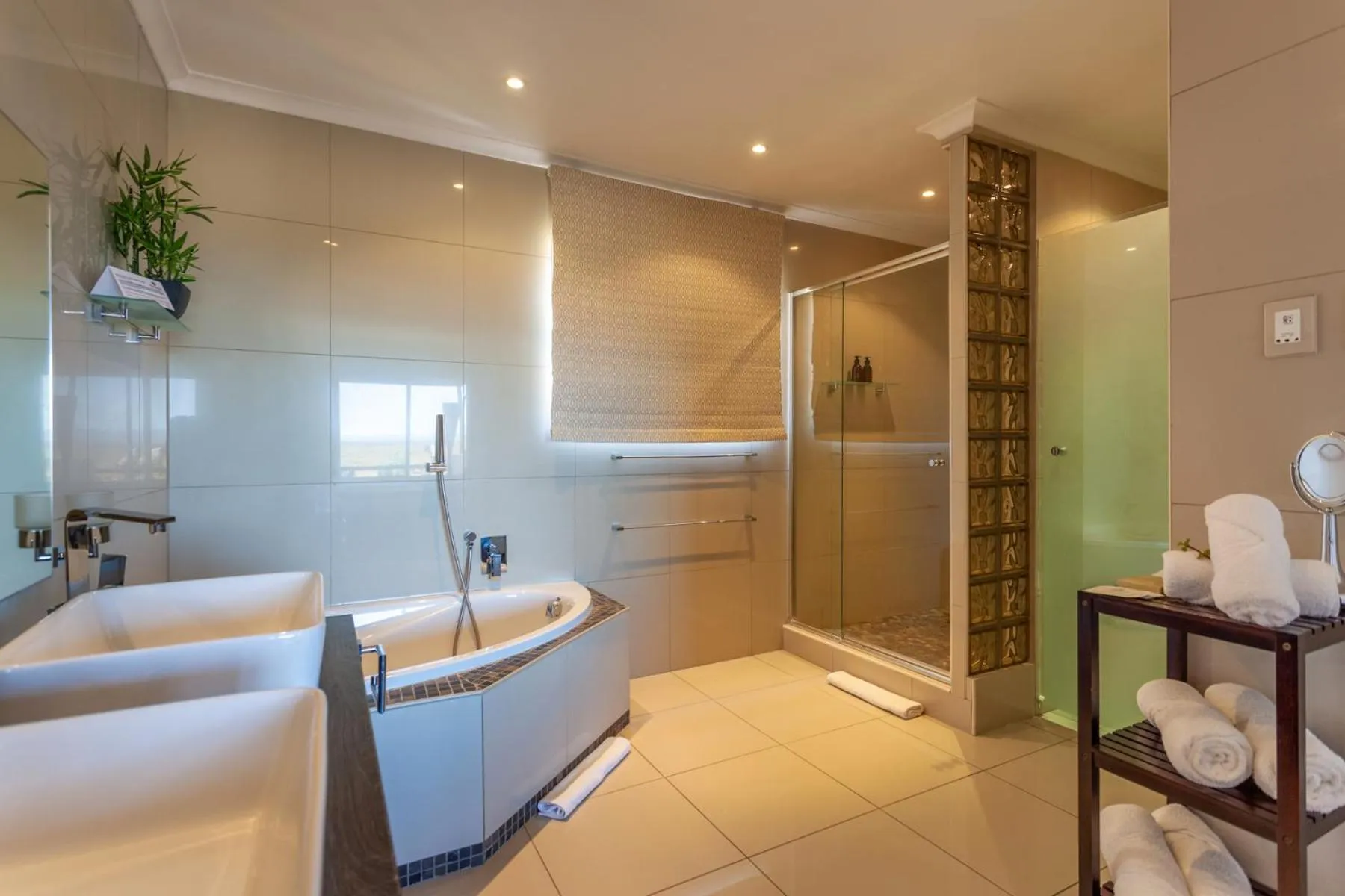 Bathroom in Inverdoorn Game Reserve Lodge