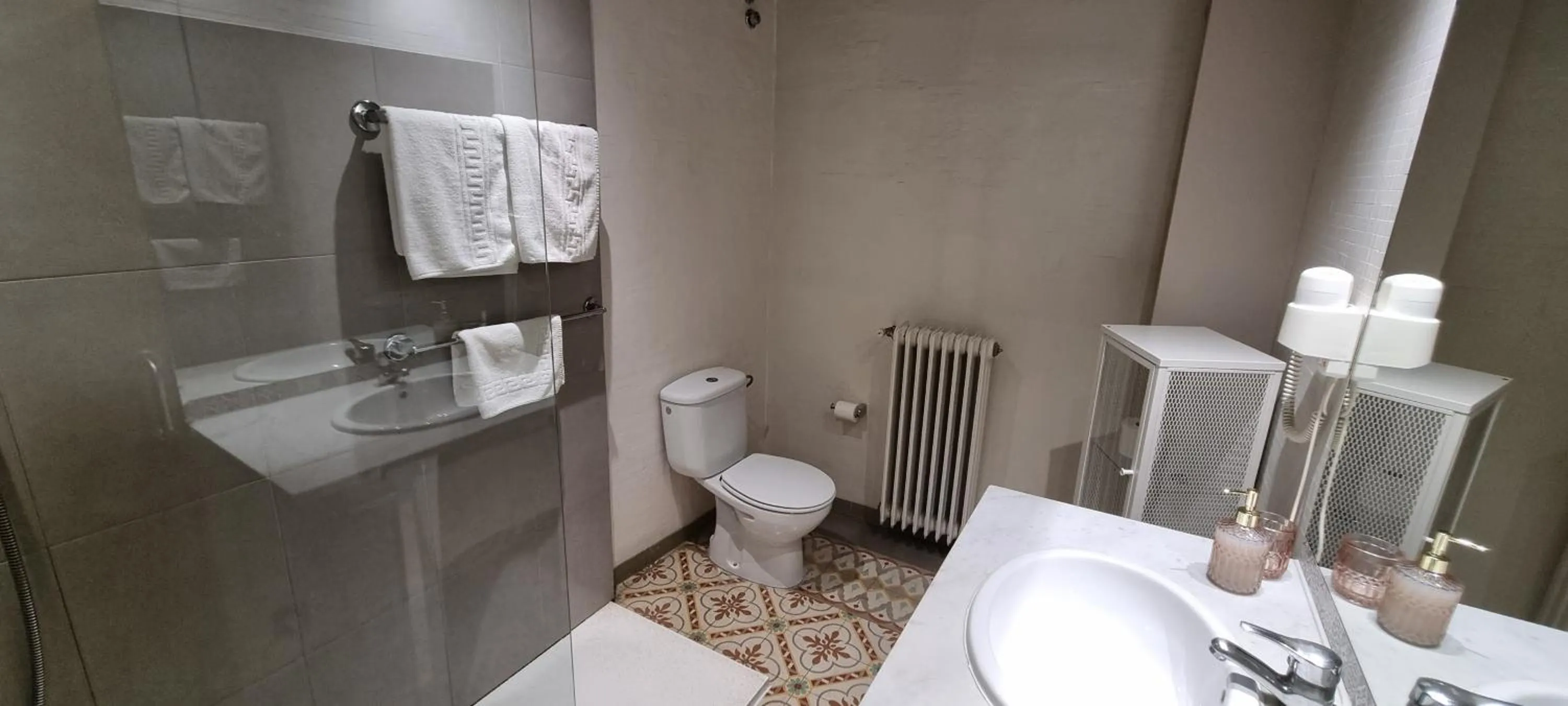 Shower in Els Jardins De La Martana