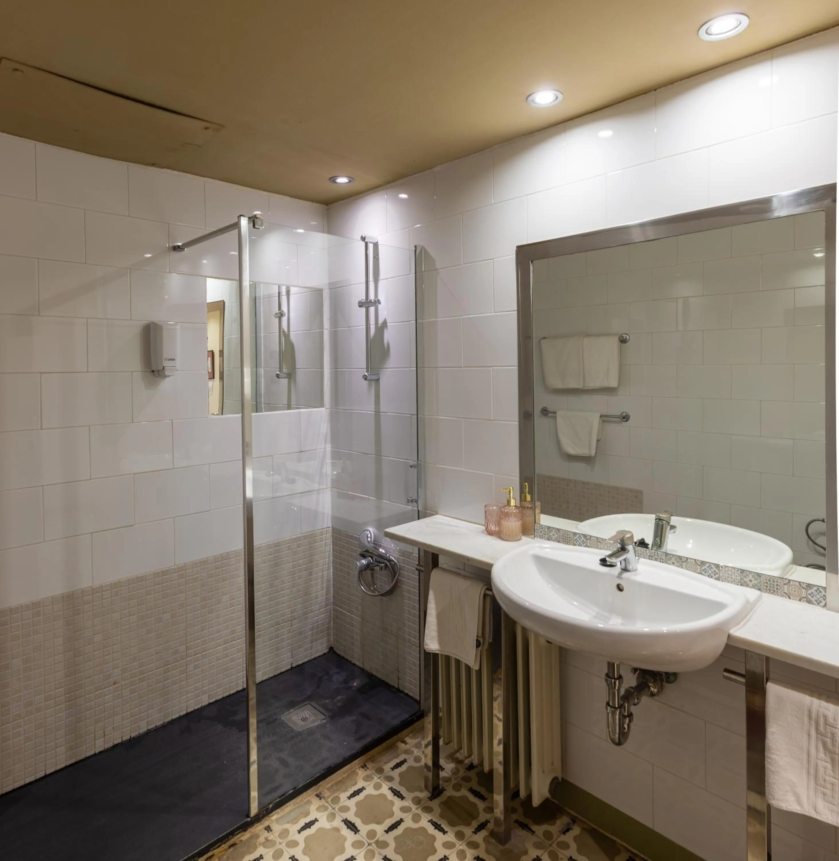 Shower in Els Jardins De La Martana