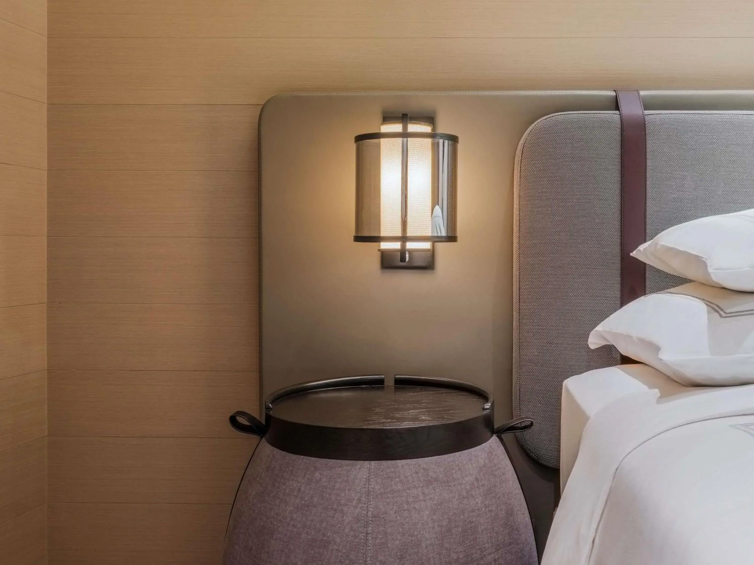 Premier Marina Bay, 2 Doubles, Balcony, Marina Bay View in Swissotel The Stamford Singapore Premier Marina Bay, 2 Doubles, Balcony, Marina Bay View in Swissotel The Stamford Singapore