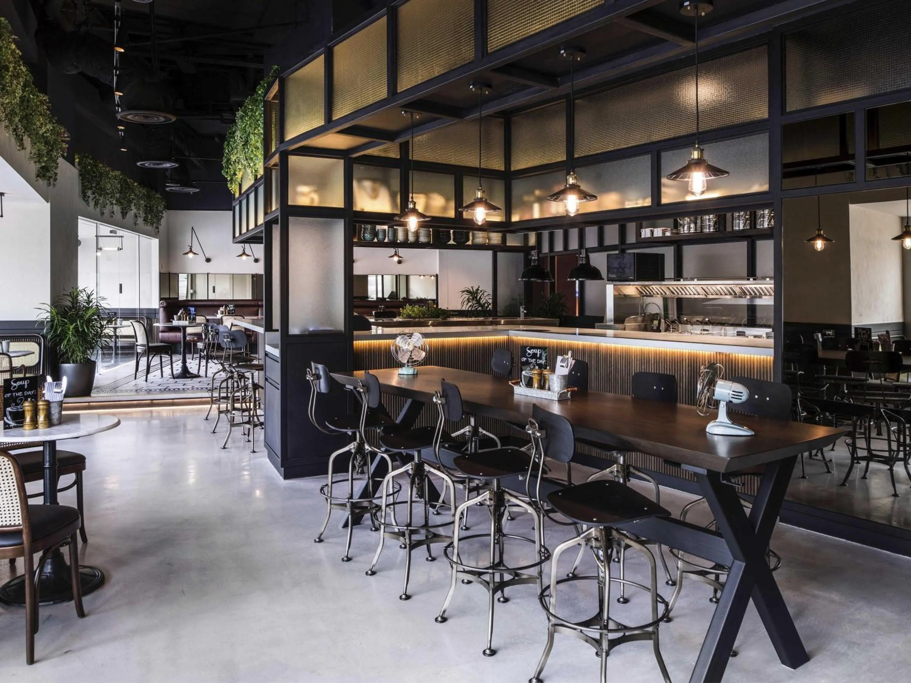 Lounge or bar in Swissotel The Stamford Singapore