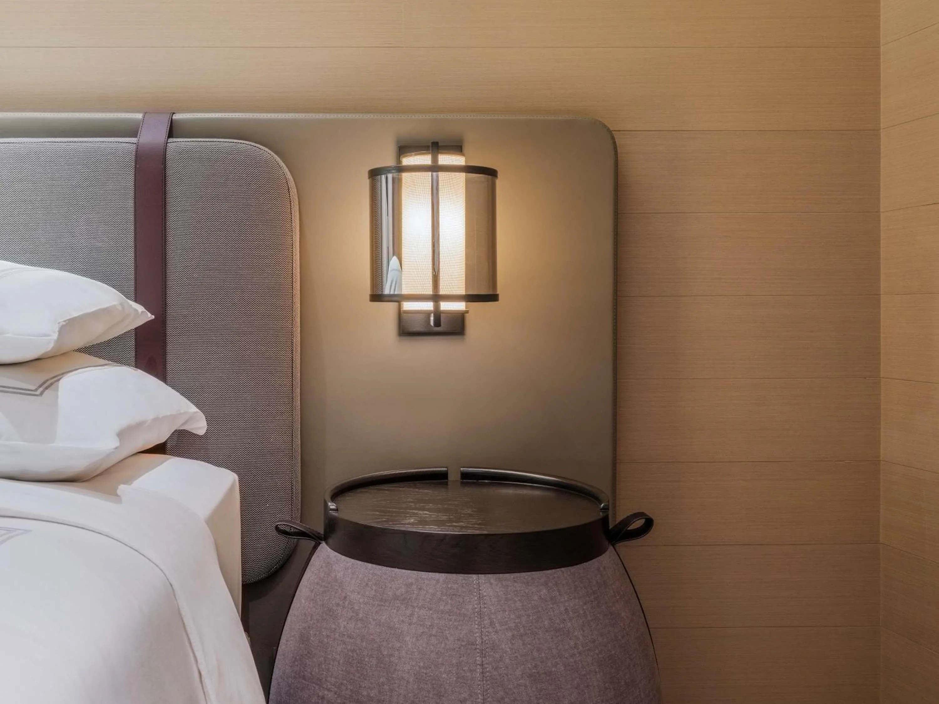 Bedroom, Bed in Swissotel The Stamford Singapore