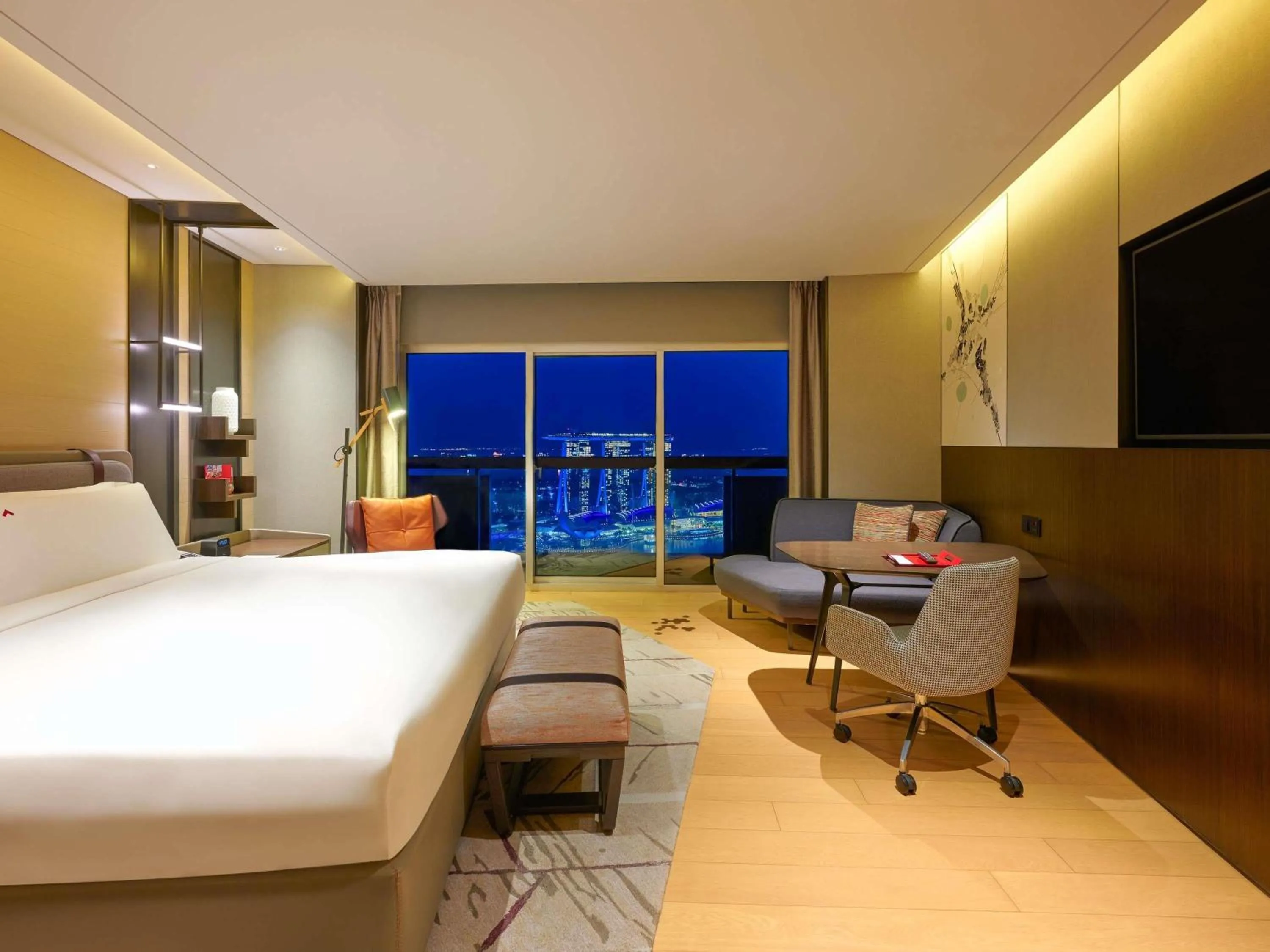 Bedroom, Bed in Swissotel The Stamford Singapore