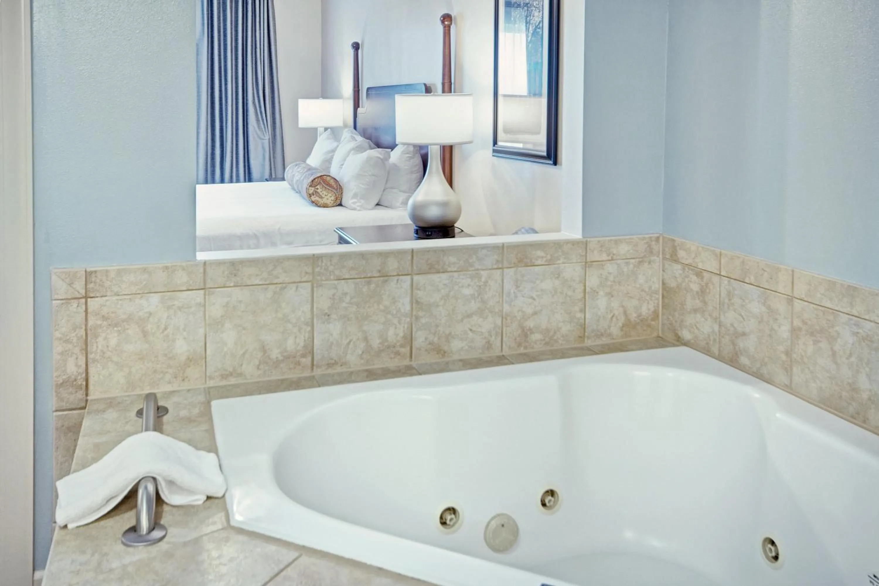 Bathroom in Club Wyndham Old Town Alexandria