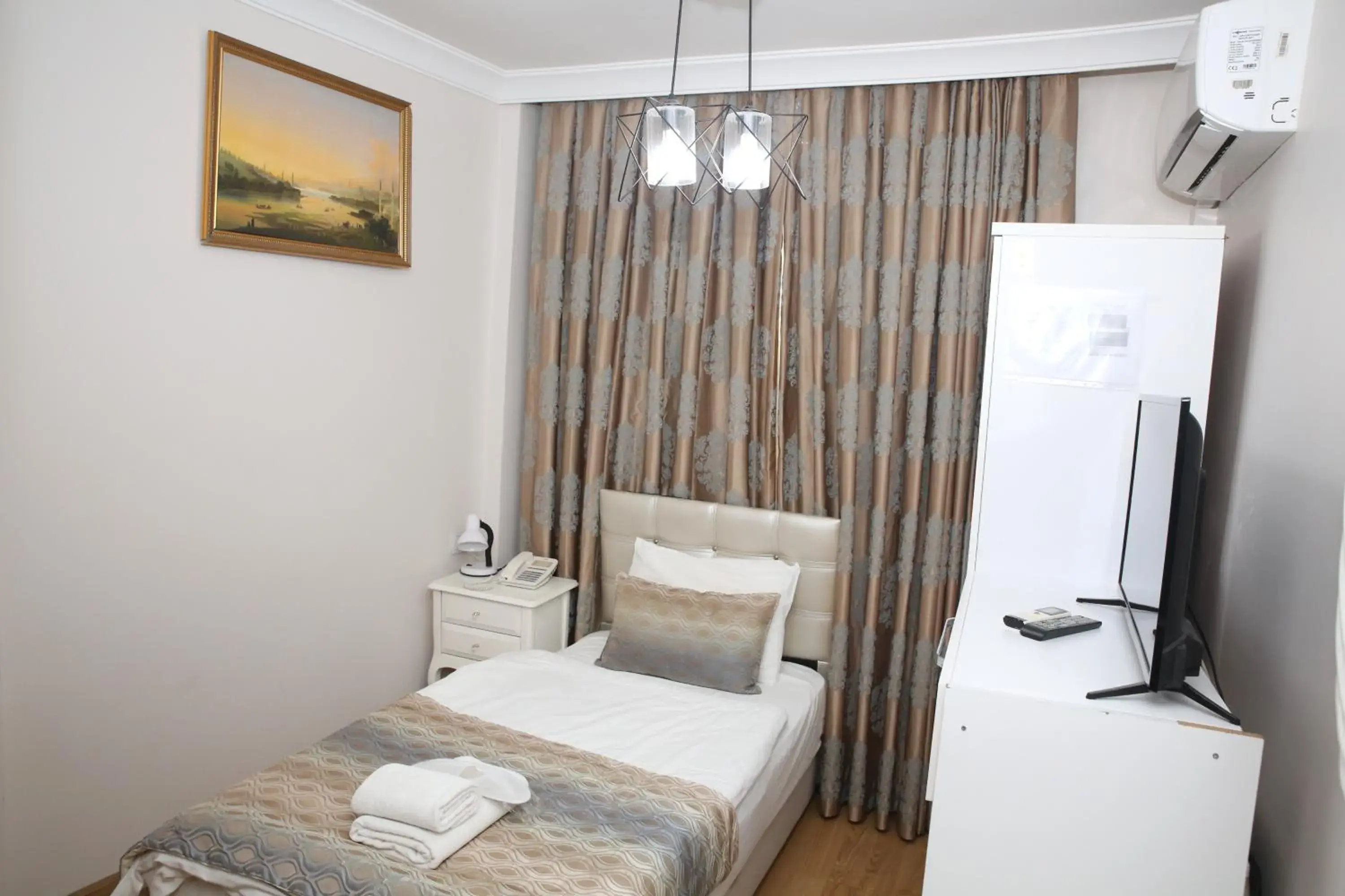 Standard Single Room - single occupancy in Rosalie Palace Standard Single Room - single occupancy in Rosalie Palace