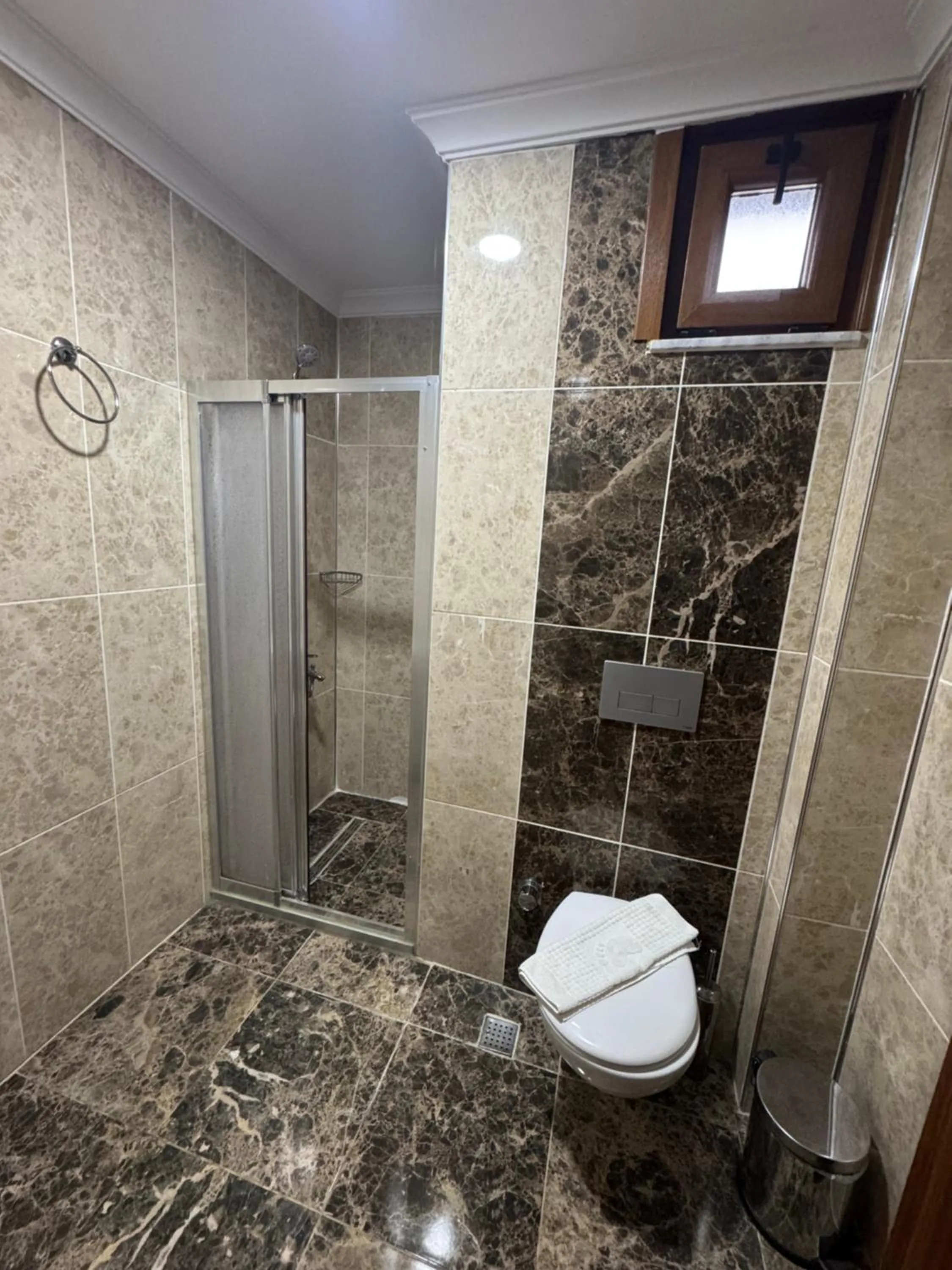 Shower in Rosalie Palace Hotel