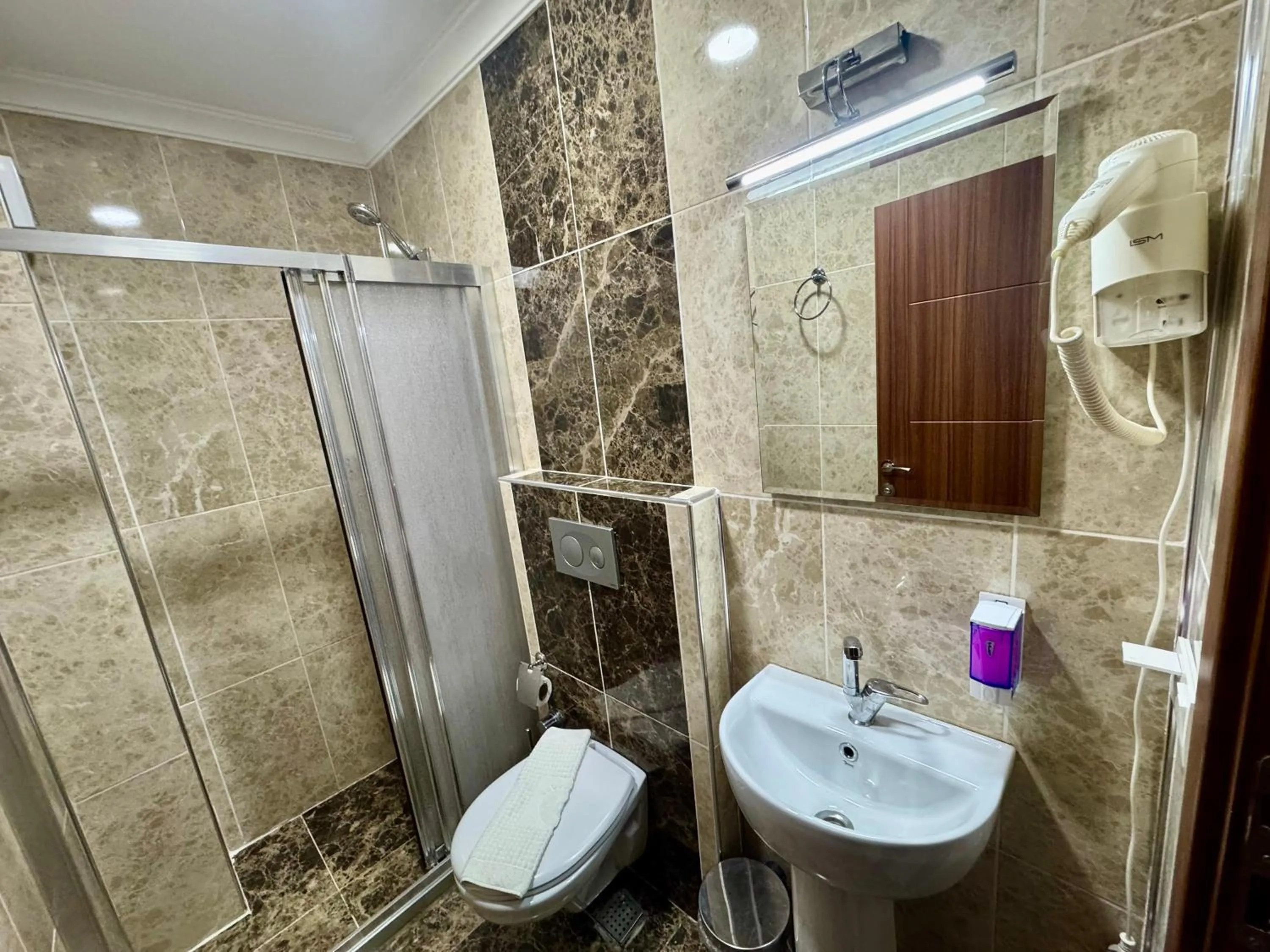 Shower in Rosalie Palace Hotel